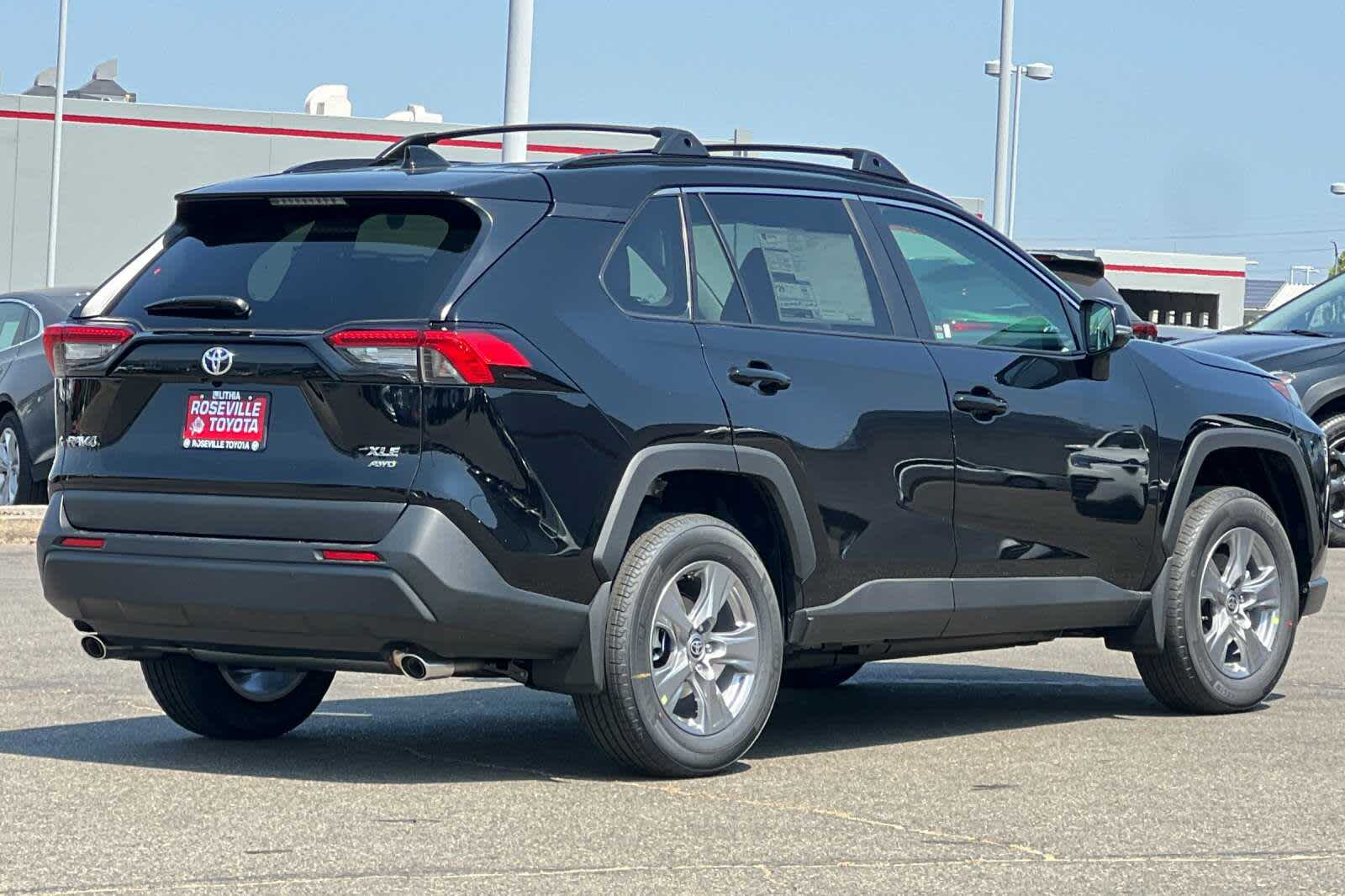 2025 Toyota RAV4 XLE 2