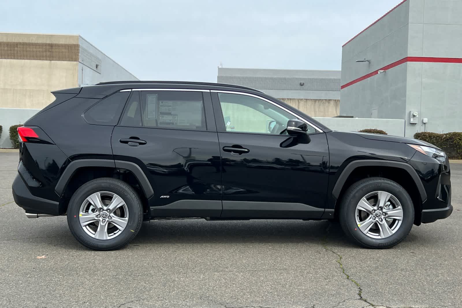 Thumbnail: 2025 Toyota RAV4 - 8