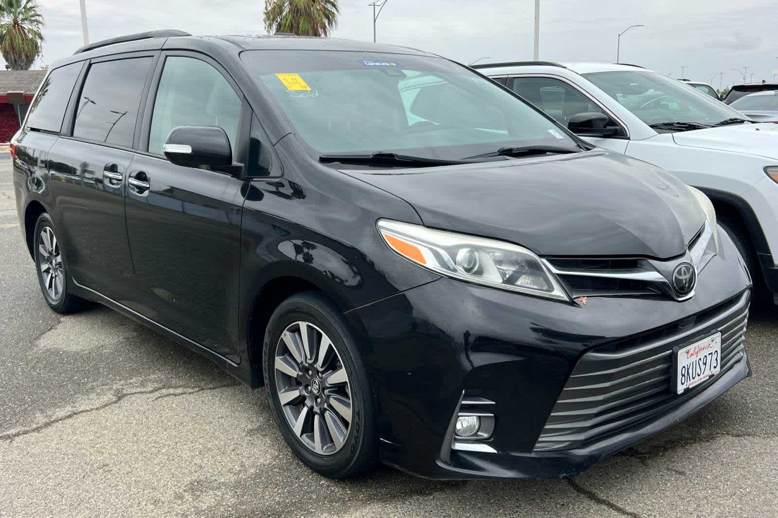 Thumbnail: 2019 Toyota Sienna - 3