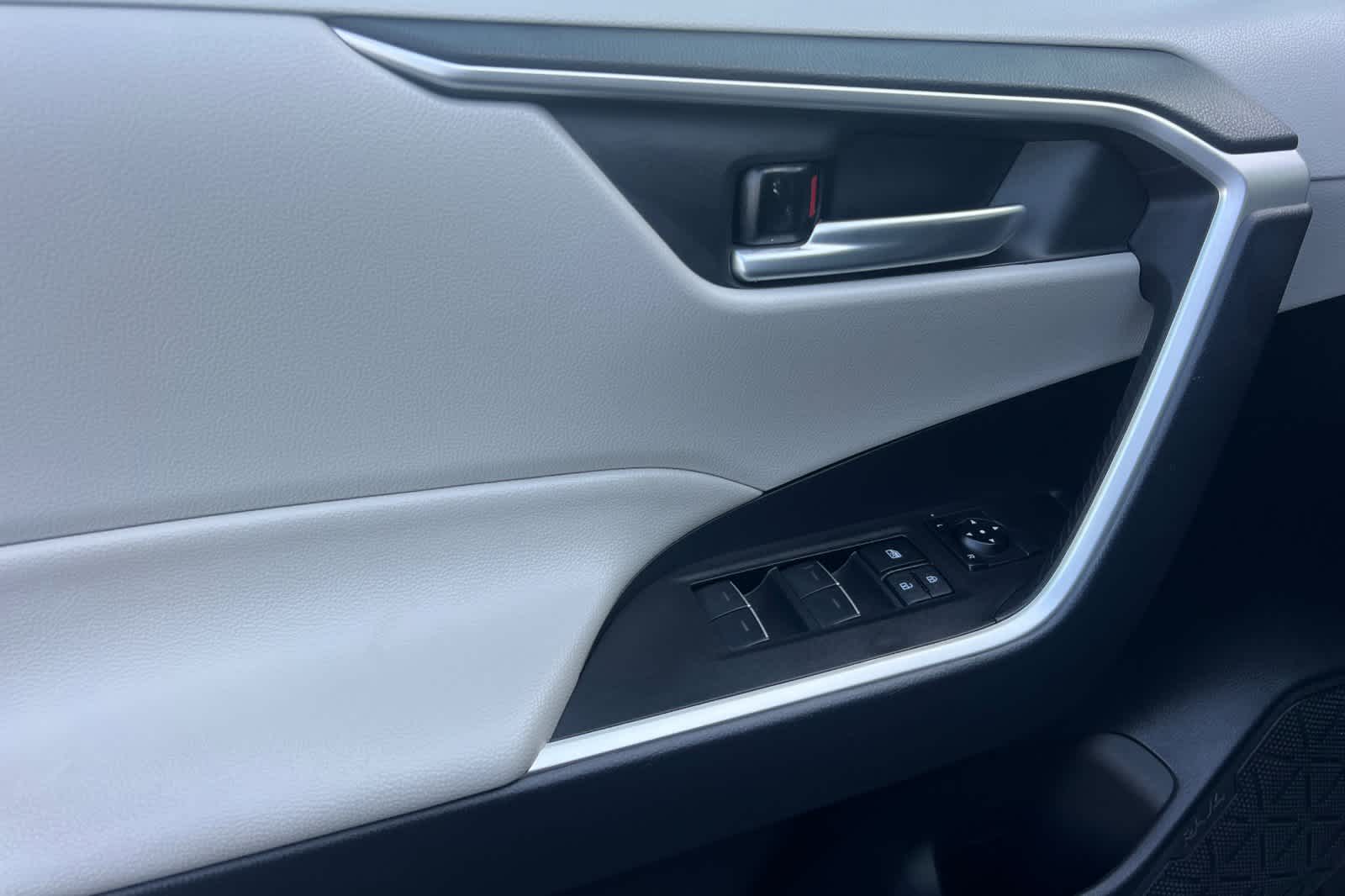 Thumbnail: 2023 Toyota RAV4 - 12