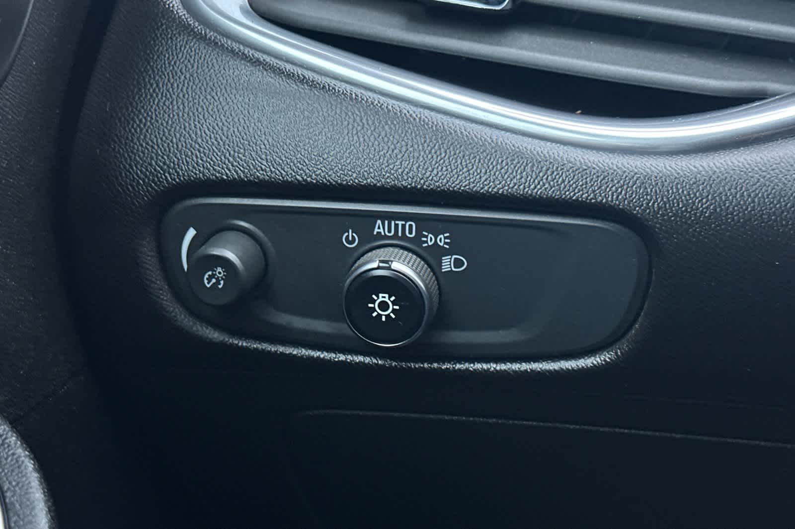 Thumbnail: 2021 Chevrolet Malibu - 29