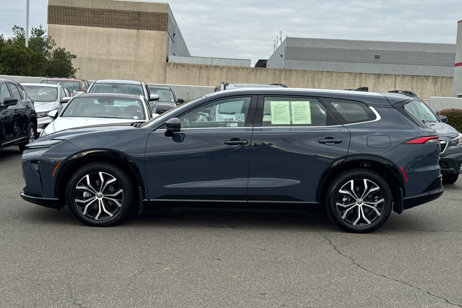 Thumbnail: 2025 Toyota Crown Signia - 9