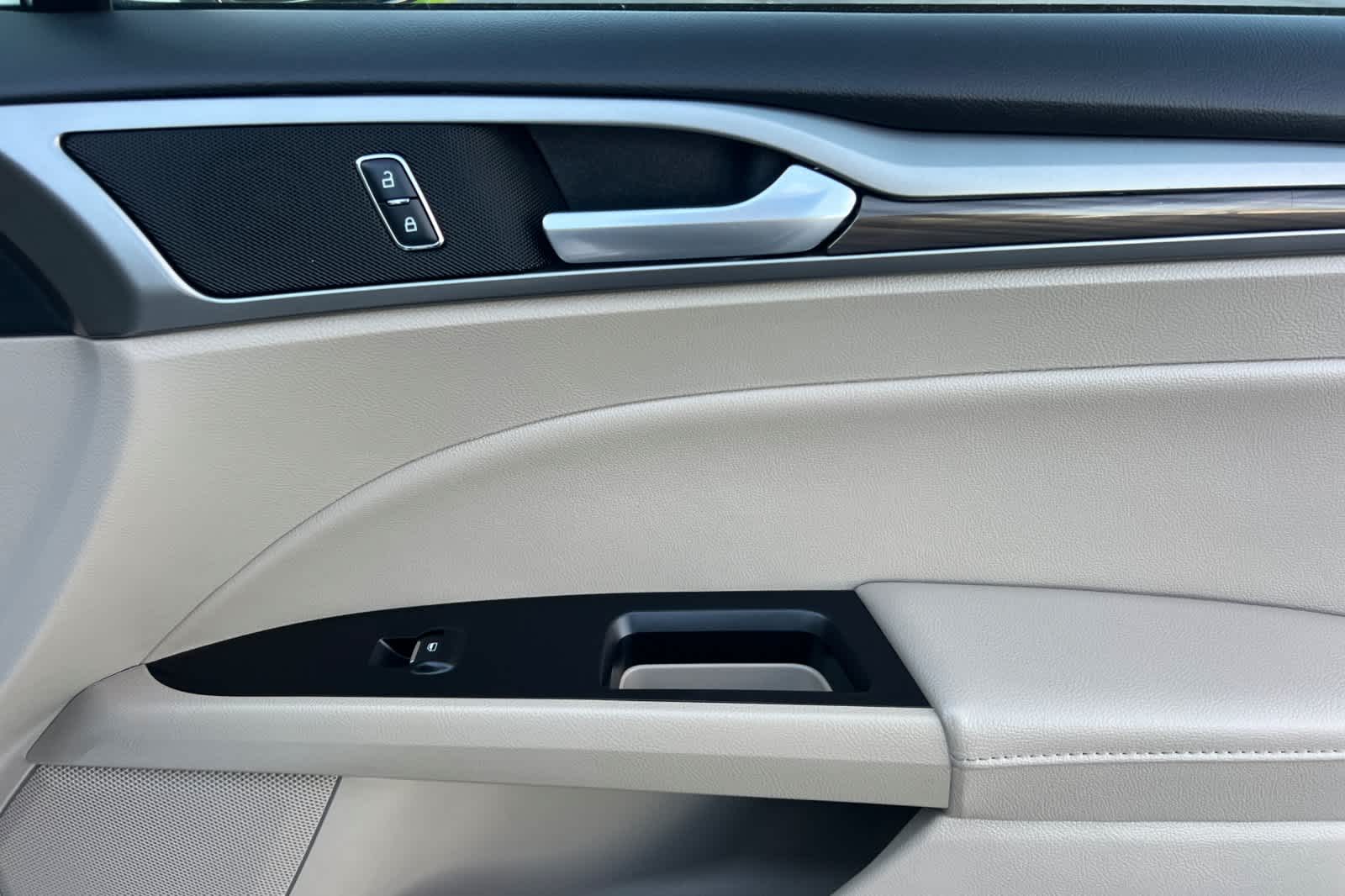 Thumbnail: 2017 Ford Fusion - 18