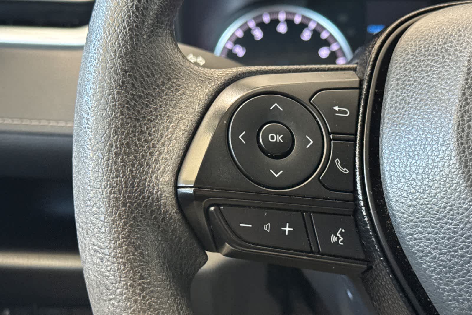 Thumbnail: 2020 Toyota RAV4 - 23