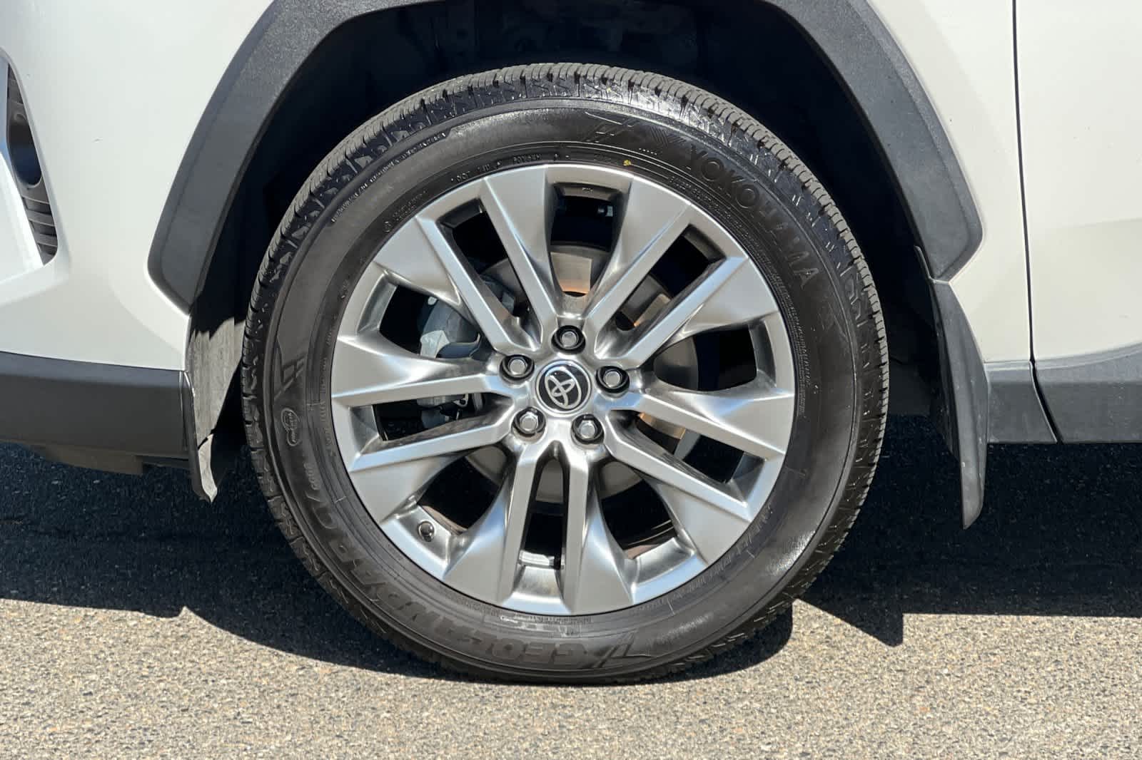 Thumbnail: 2021 Toyota RAV4 - 32