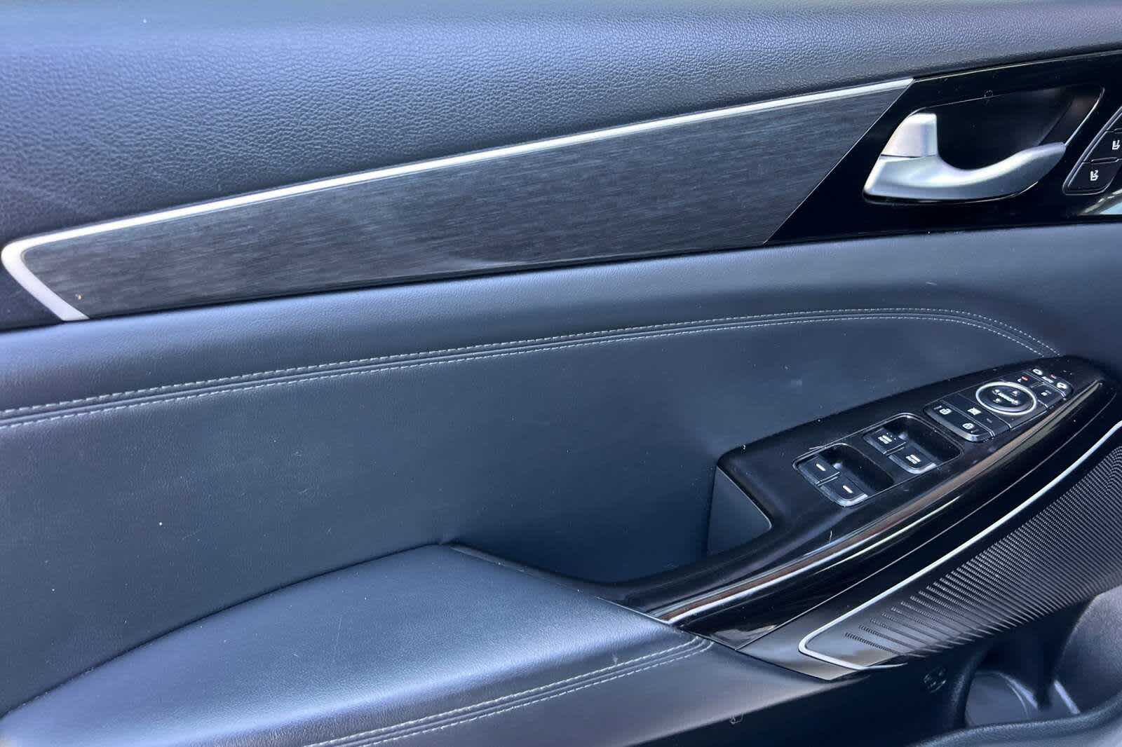 Thumbnail: 2017 Kia Cadenza - 12