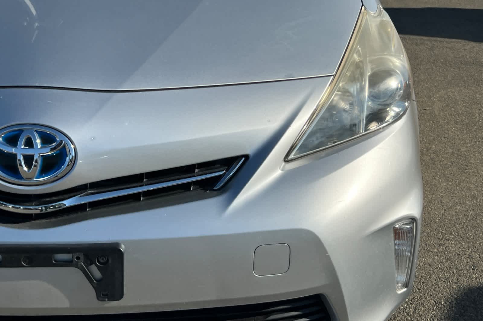 Thumbnail: 2013 Toyota Prius v - 10