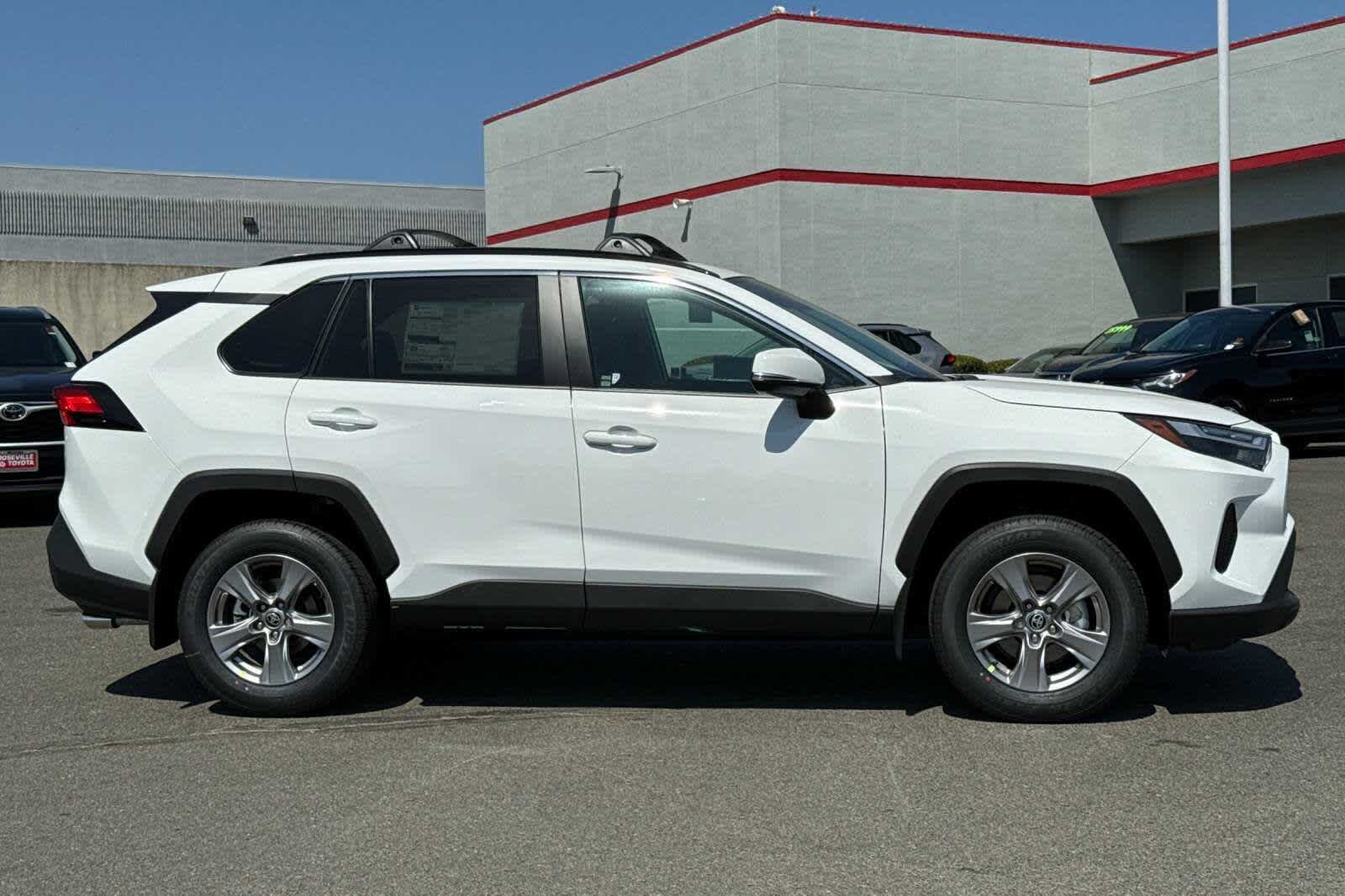 2025 Toyota RAV4 XLE 7