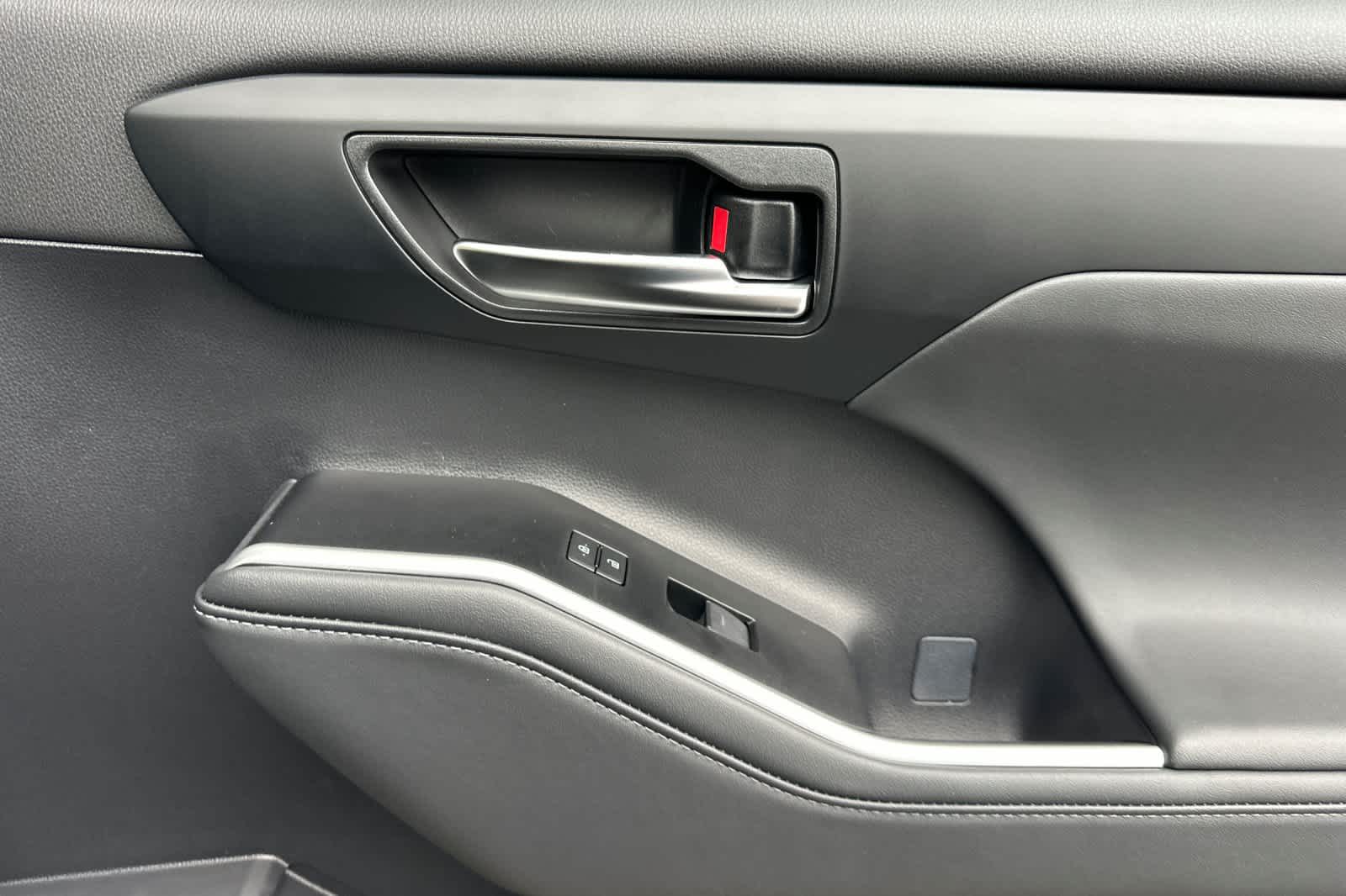 Thumbnail: 2026 Toyota Highlander - 20