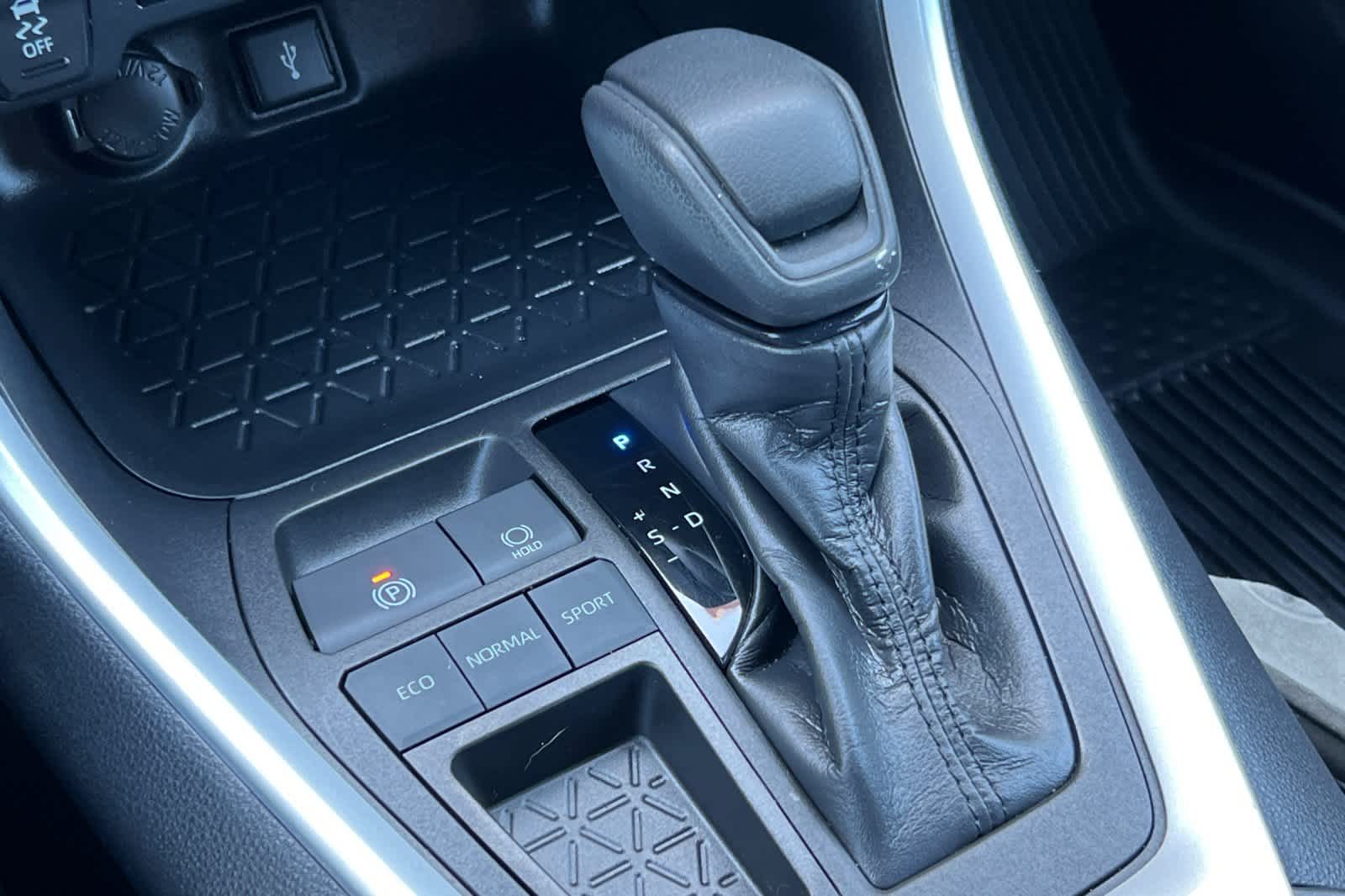 Thumbnail: 2022 Toyota RAV4 - 23