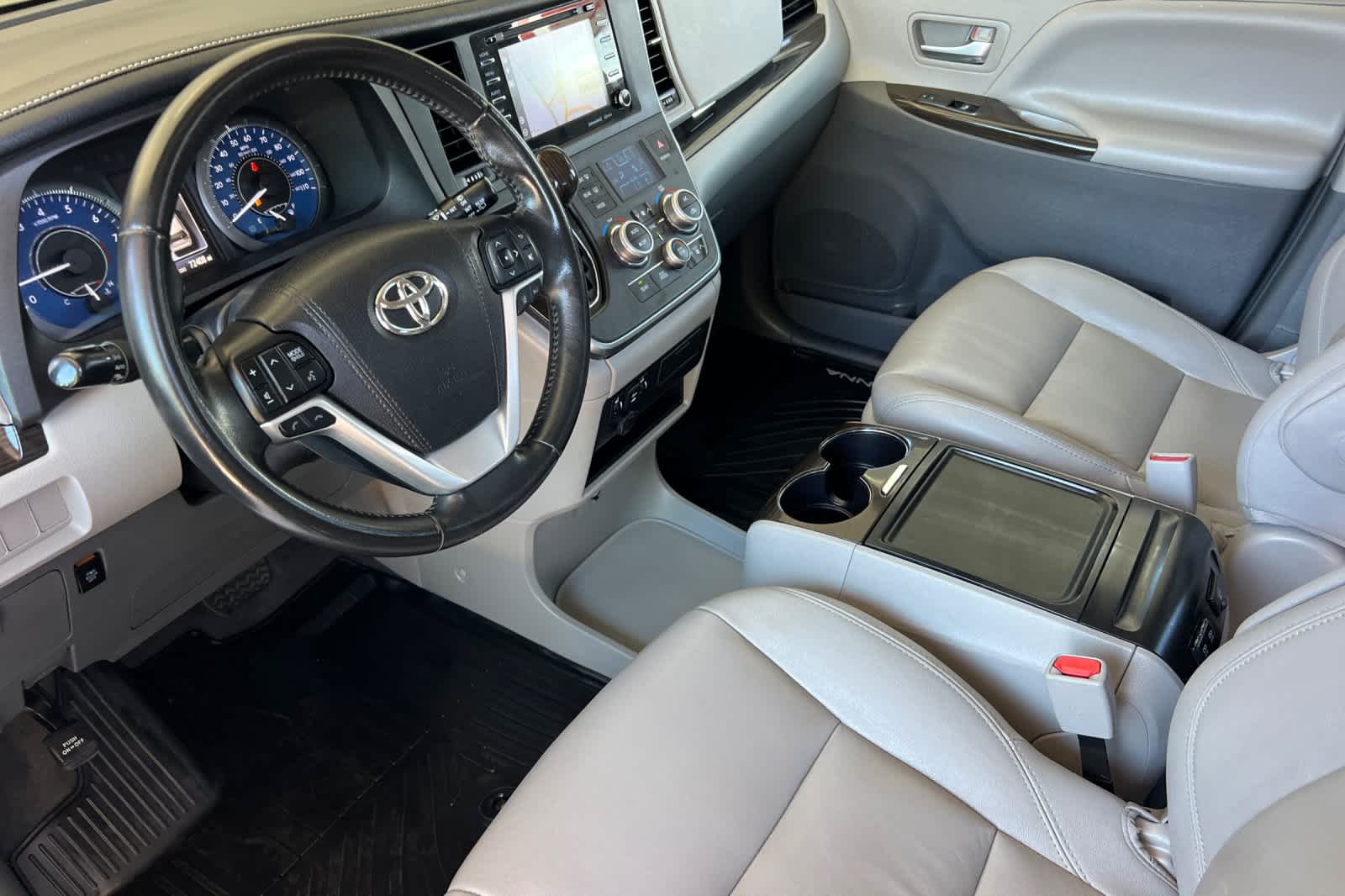 Thumbnail: 2018 Toyota Sienna - 11