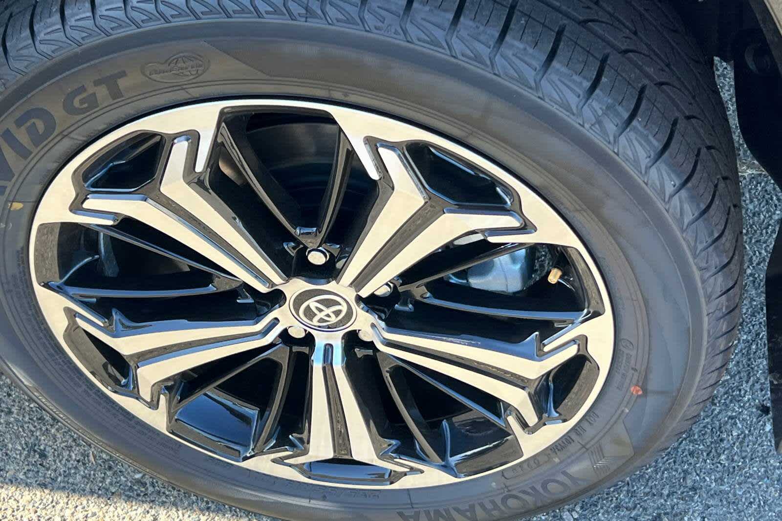 2025 Toyota RAV4 XSE 16
