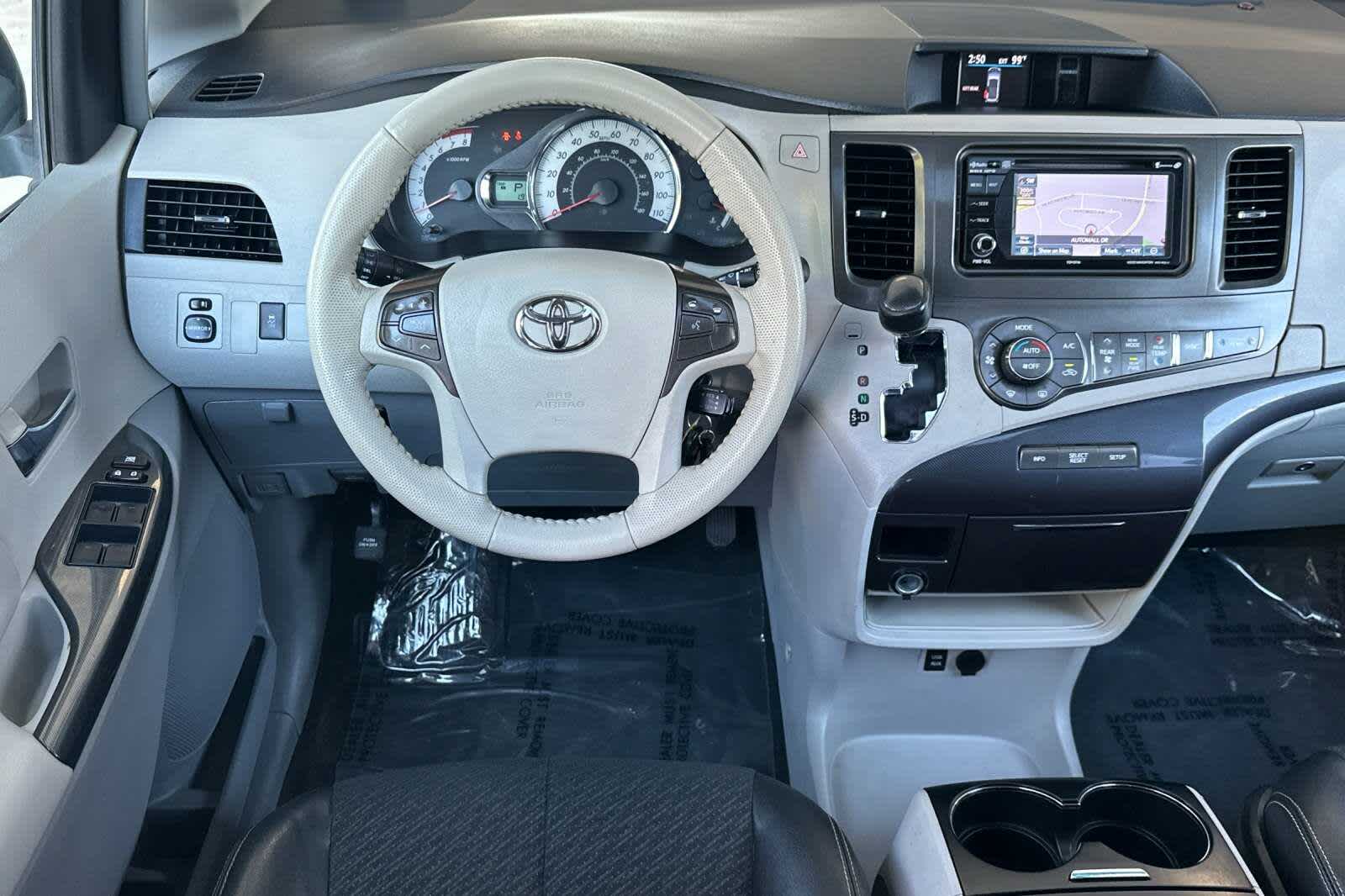 Thumbnail: 2014 Toyota Sienna - 15