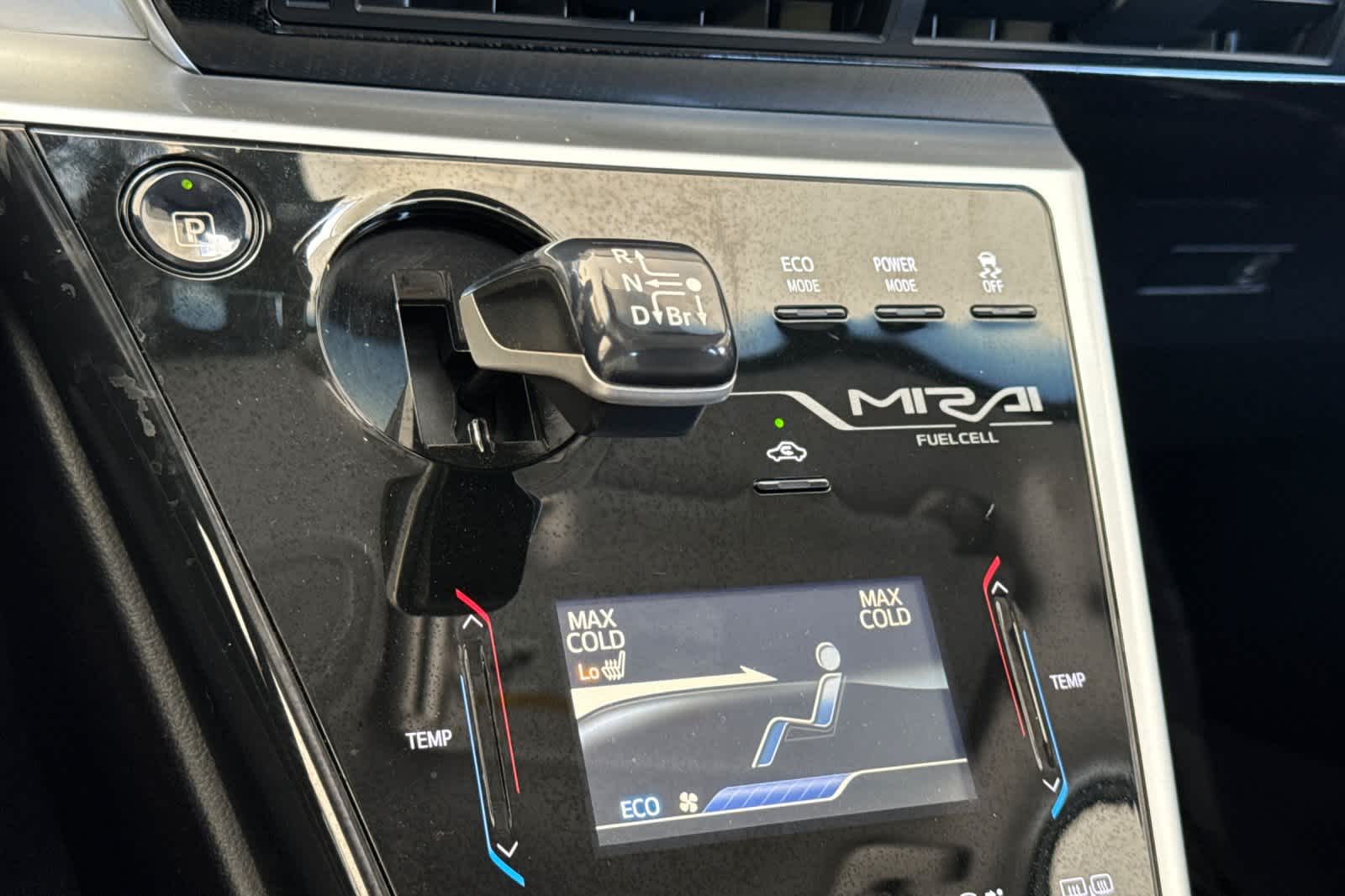 Thumbnail: 2016 Toyota Mirai - 21