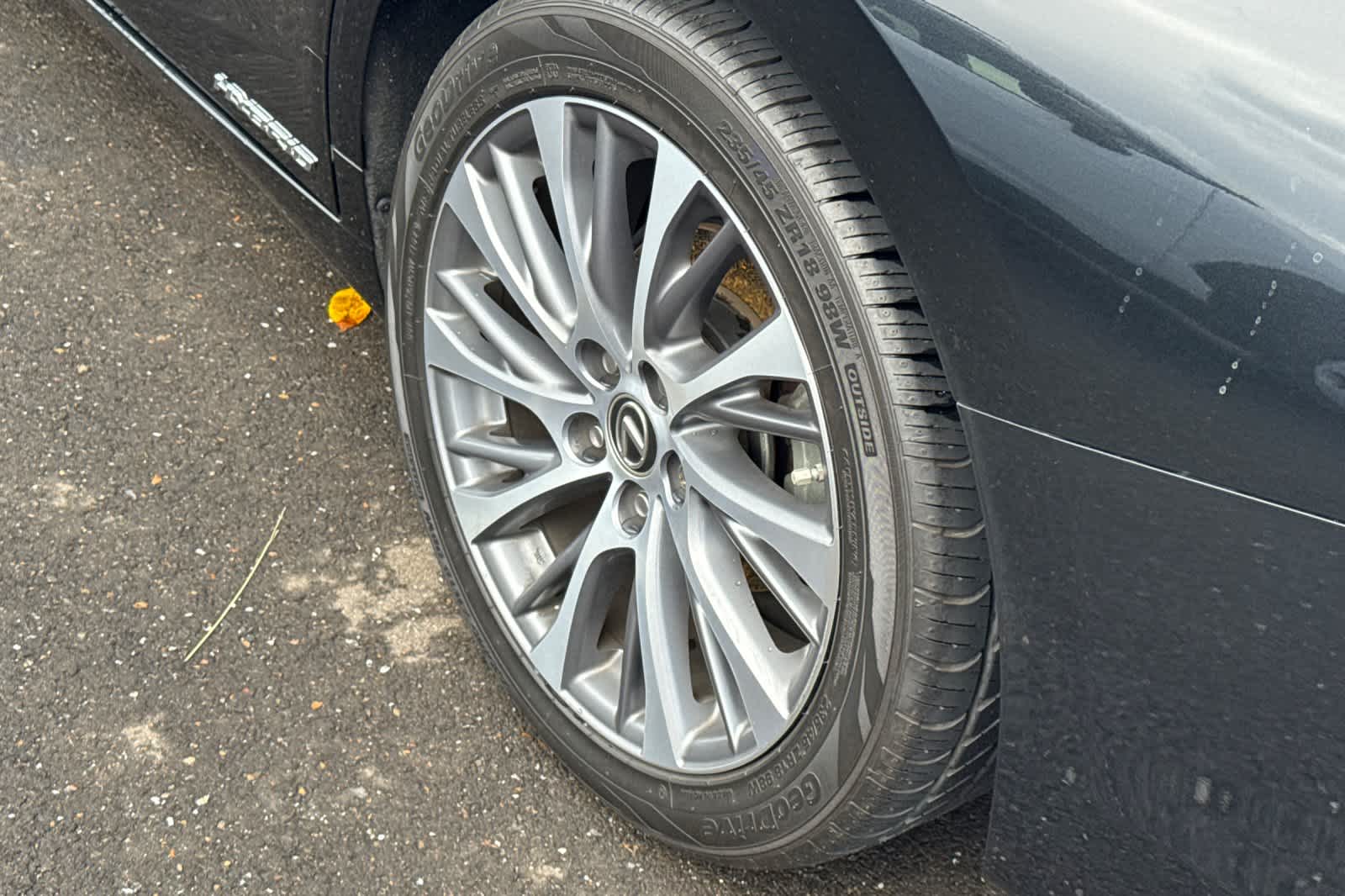 Thumbnail: 2021 Lexus ES - 18