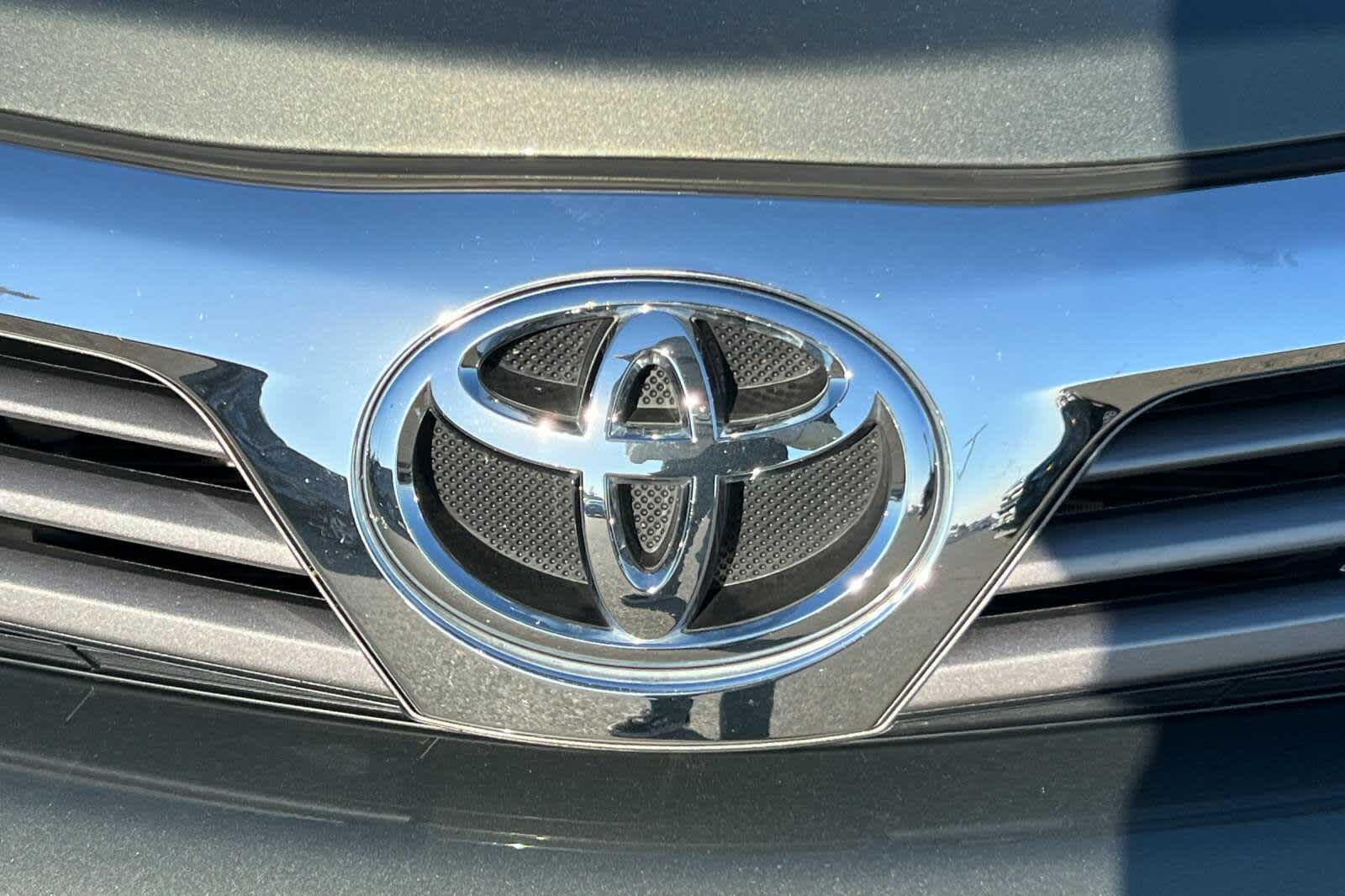 Thumbnail: 2012 Toyota Camry - 22