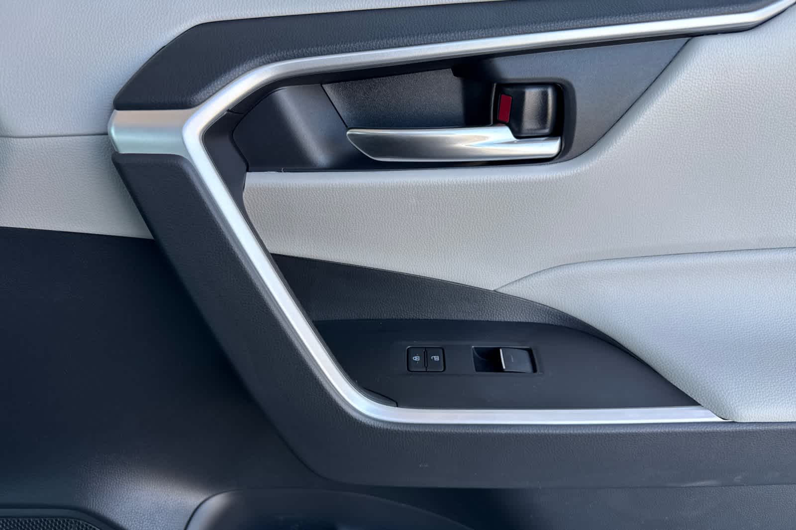 Thumbnail: 2025 Toyota RAV4 - 19