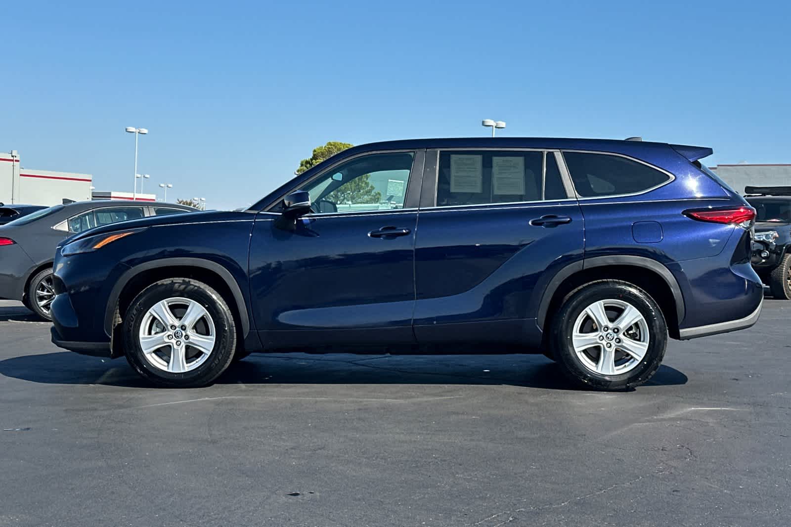 Thumbnail: 2023 Toyota Highlander - 9