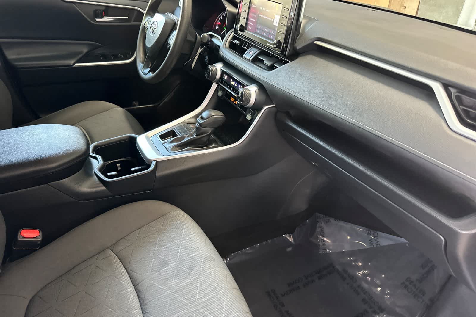 Thumbnail: 2022 Toyota RAV4 - 17