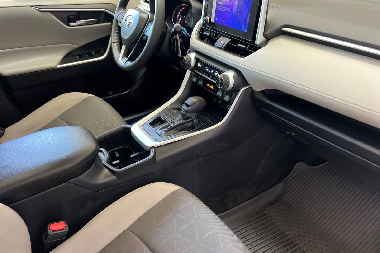 Thumbnail: 2024 Toyota RAV4 - 17