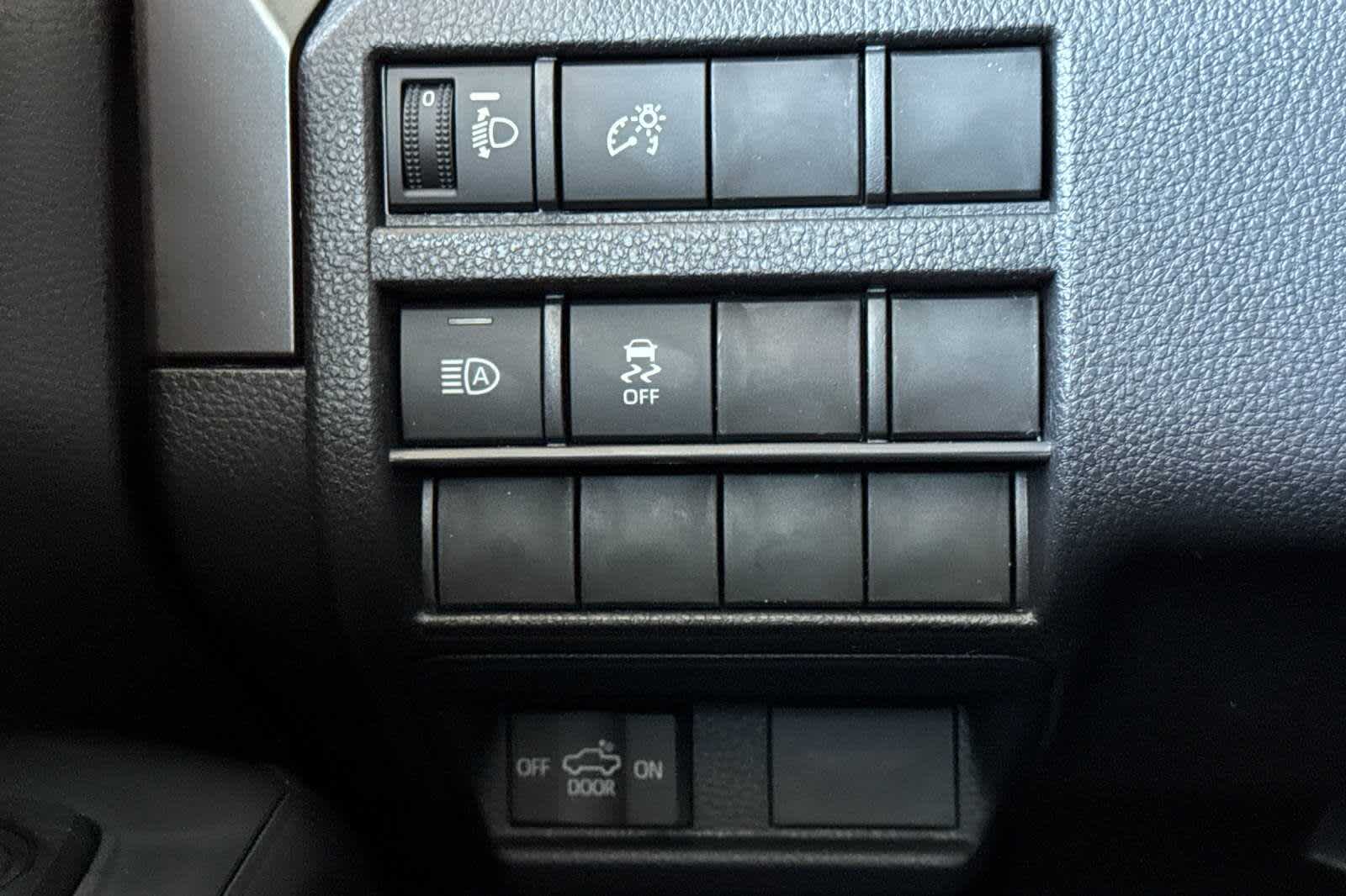 2025 Toyota Tacoma SR5 27