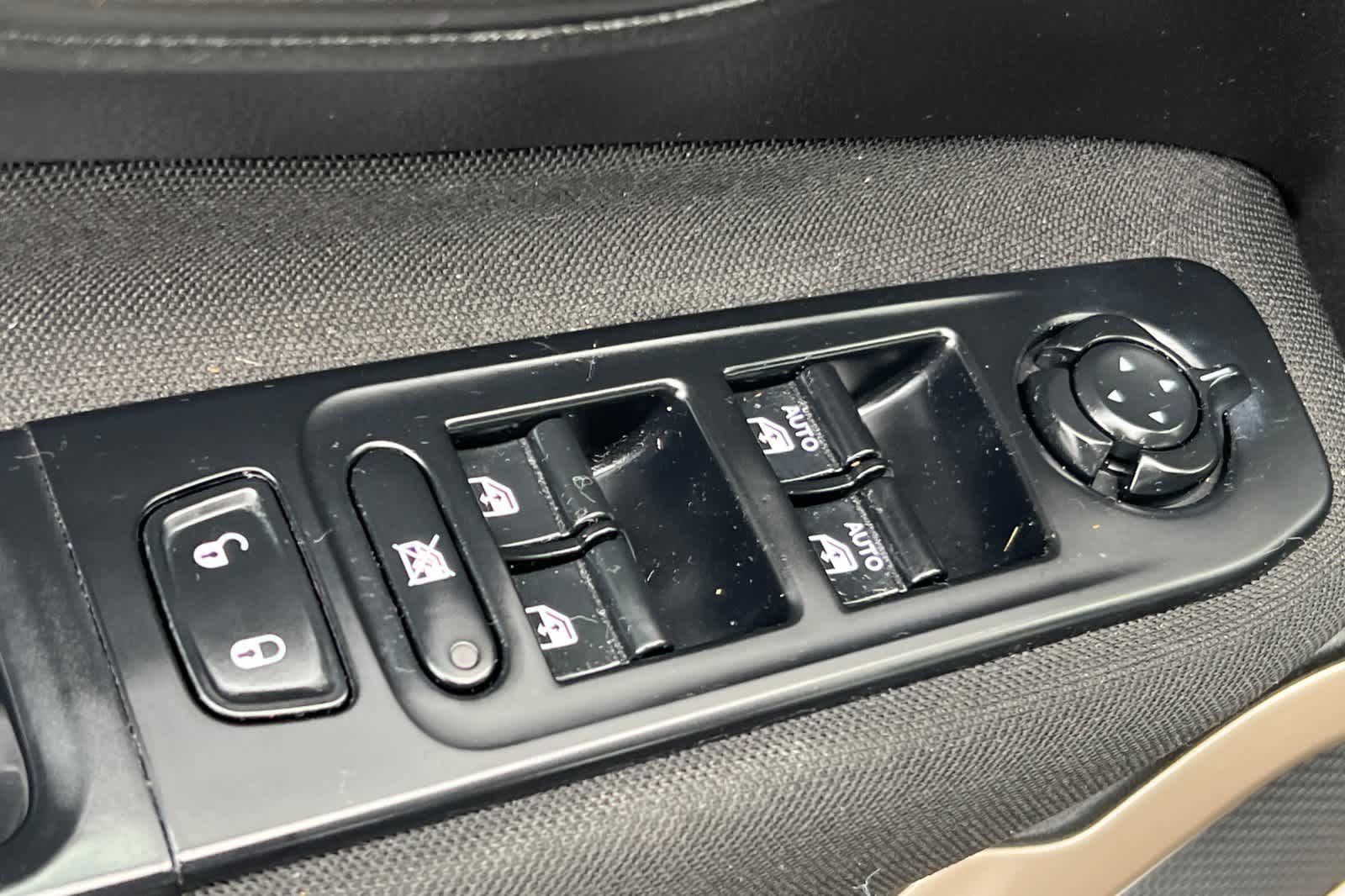 Thumbnail: 2017 Jeep Renegade - 13