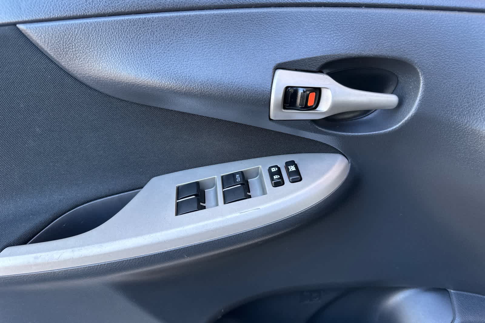 Thumbnail: 2011 Toyota Corolla - 12