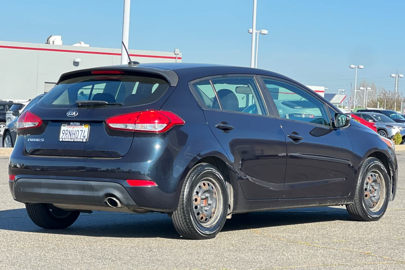 Thumbnail: 2017 Kia Forte - 2