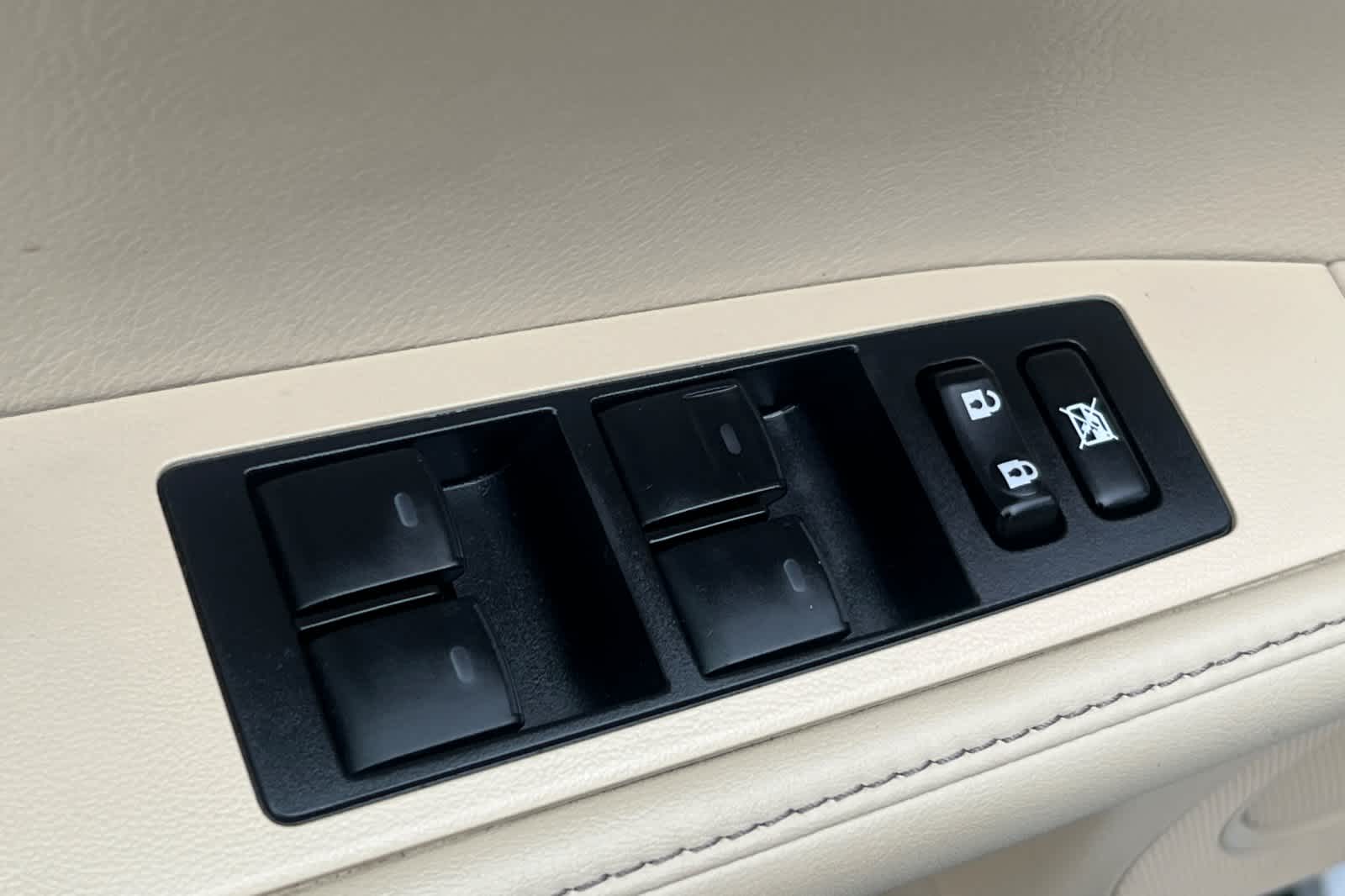 Thumbnail: 2015 Lexus ES - 13