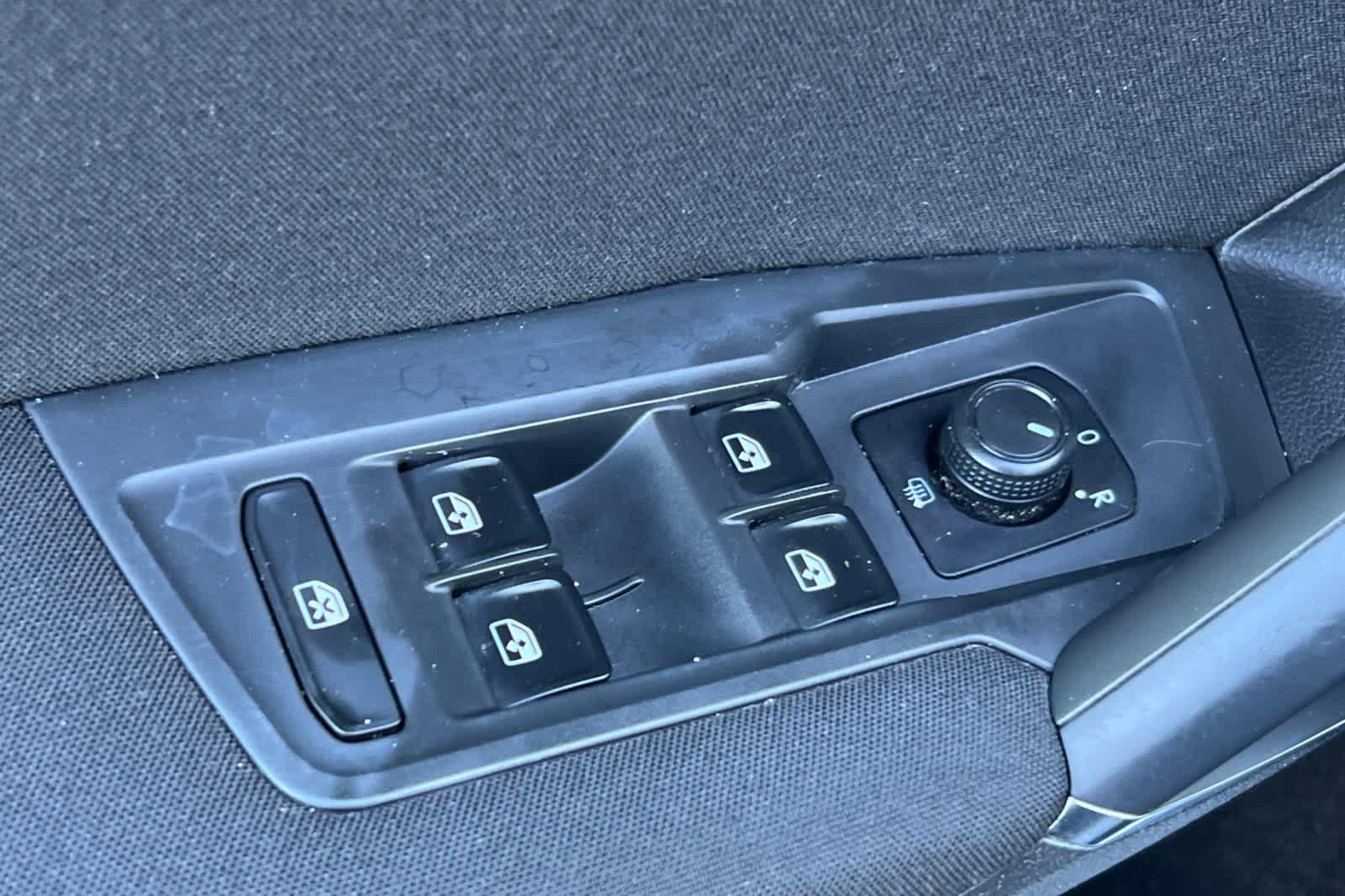 Thumbnail: 2018 Volkswagen Tiguan - 13