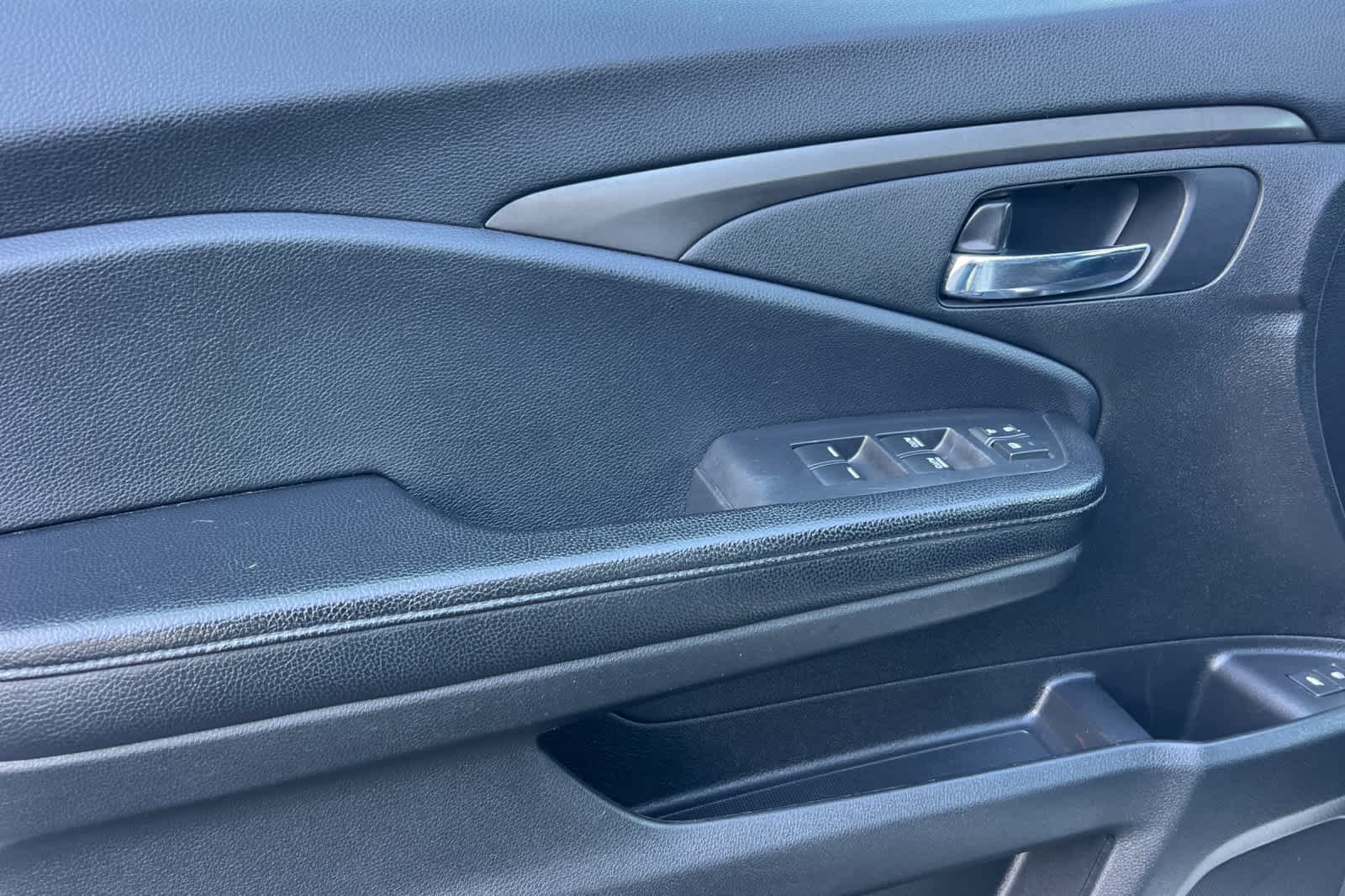 Thumbnail: 2018 Honda Pilot - 12