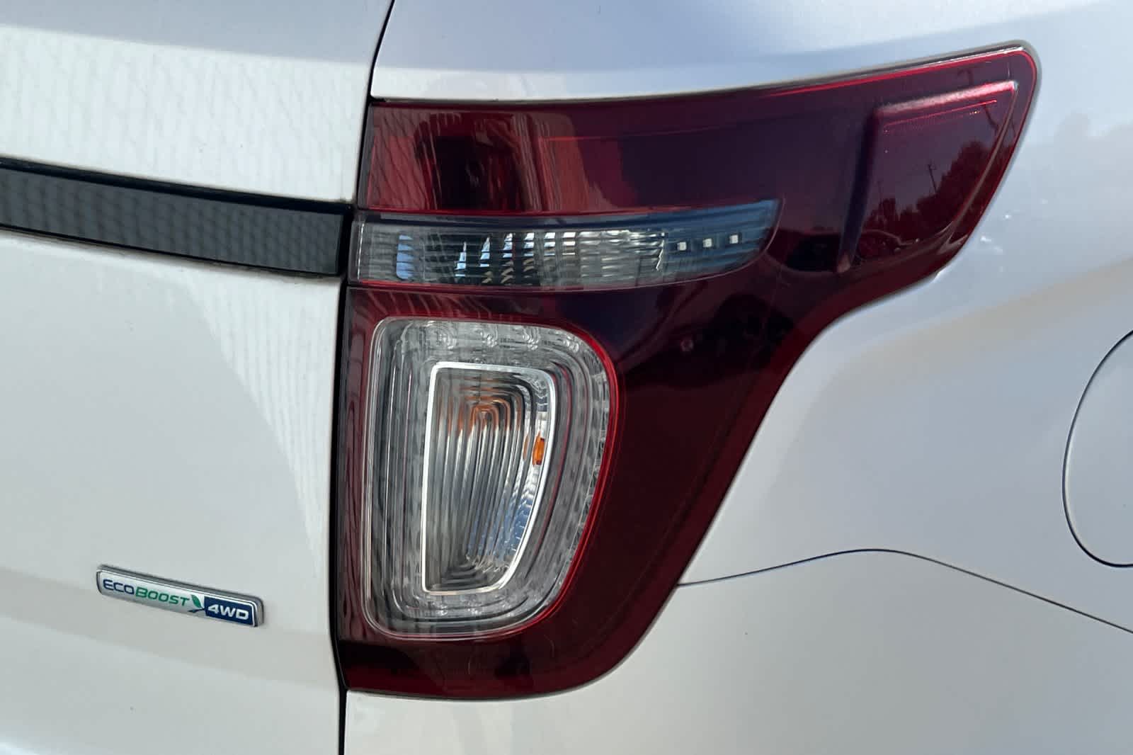 Thumbnail: 2015 Ford Explorer - 17