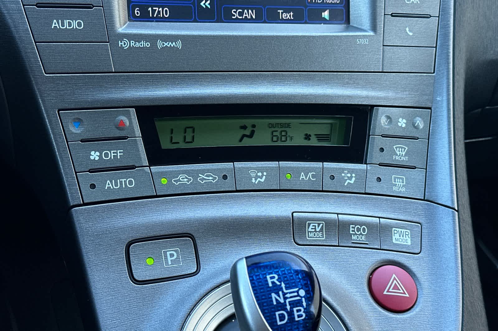 Thumbnail: 2014 Toyota Prius - 21