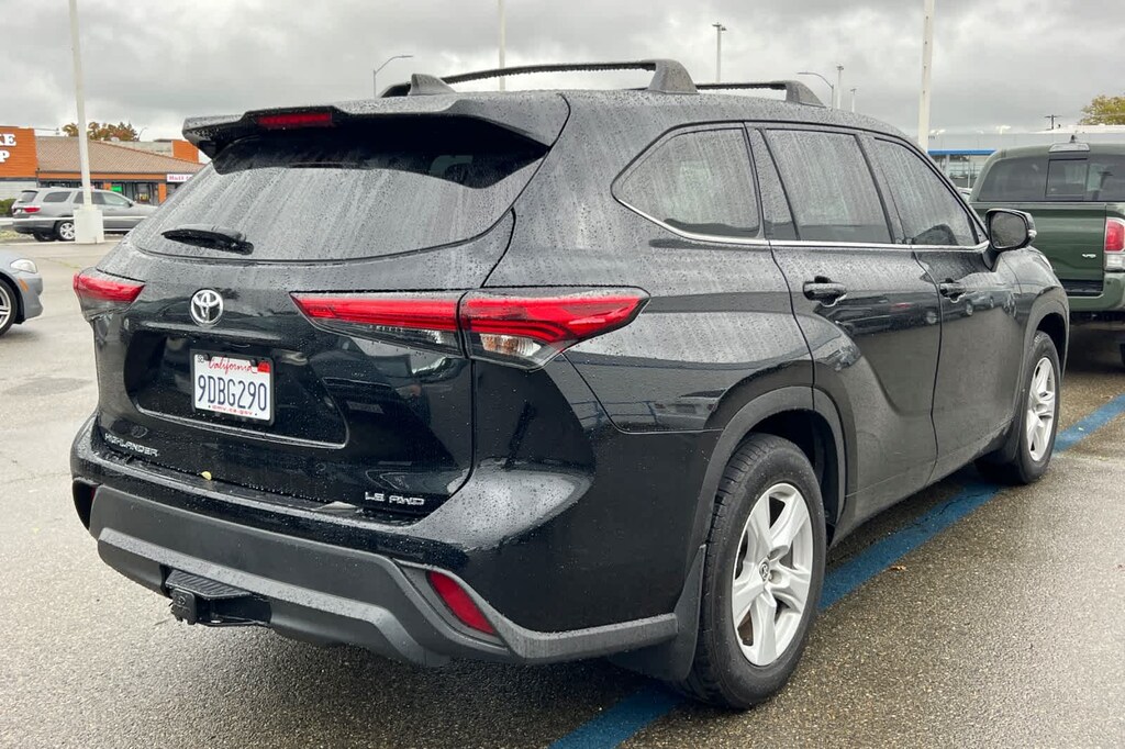 Used 2022 Toyota Highlander LE SUV