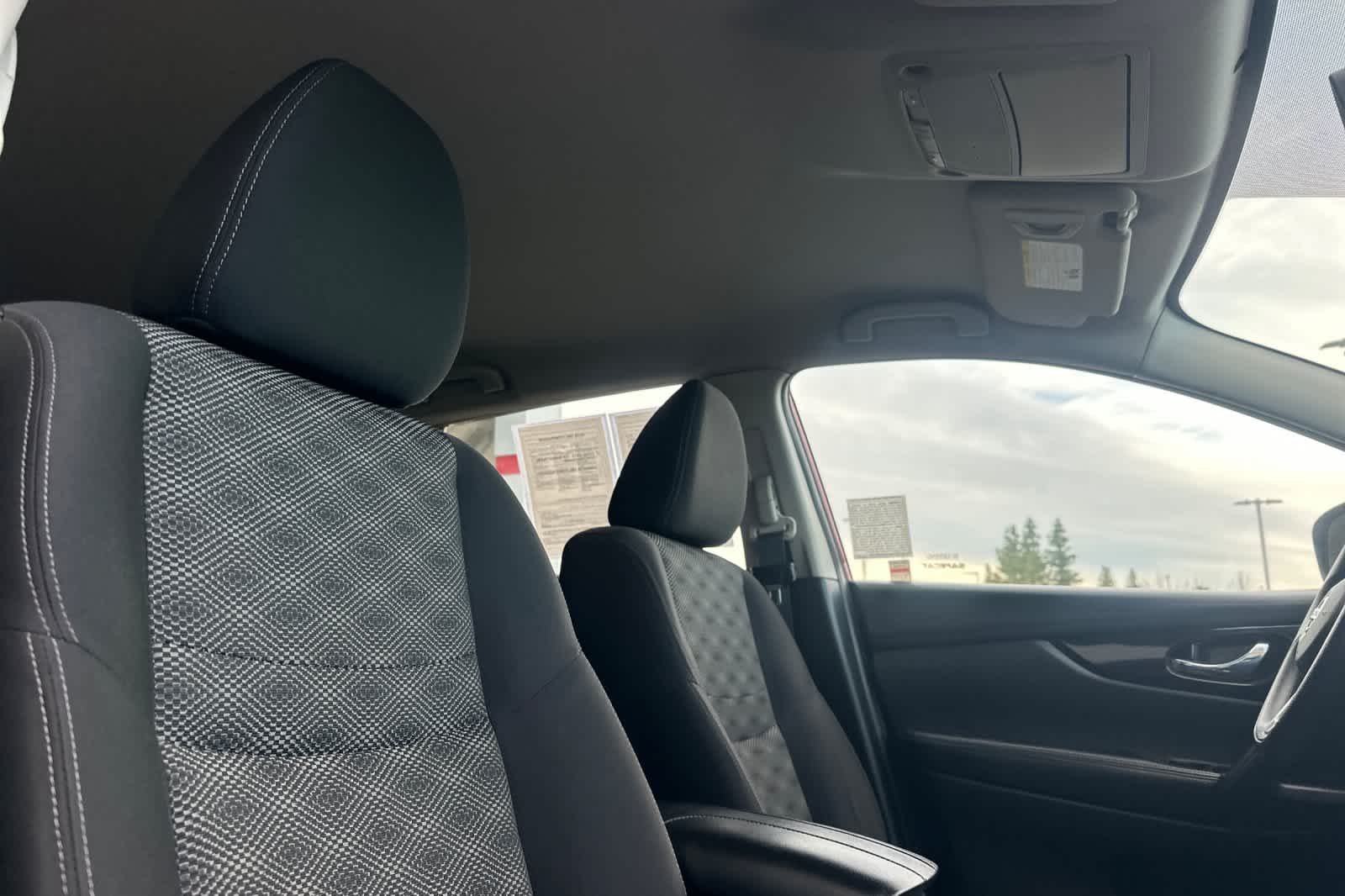 Thumbnail: 2018 Nissan Rogue Sport - 18