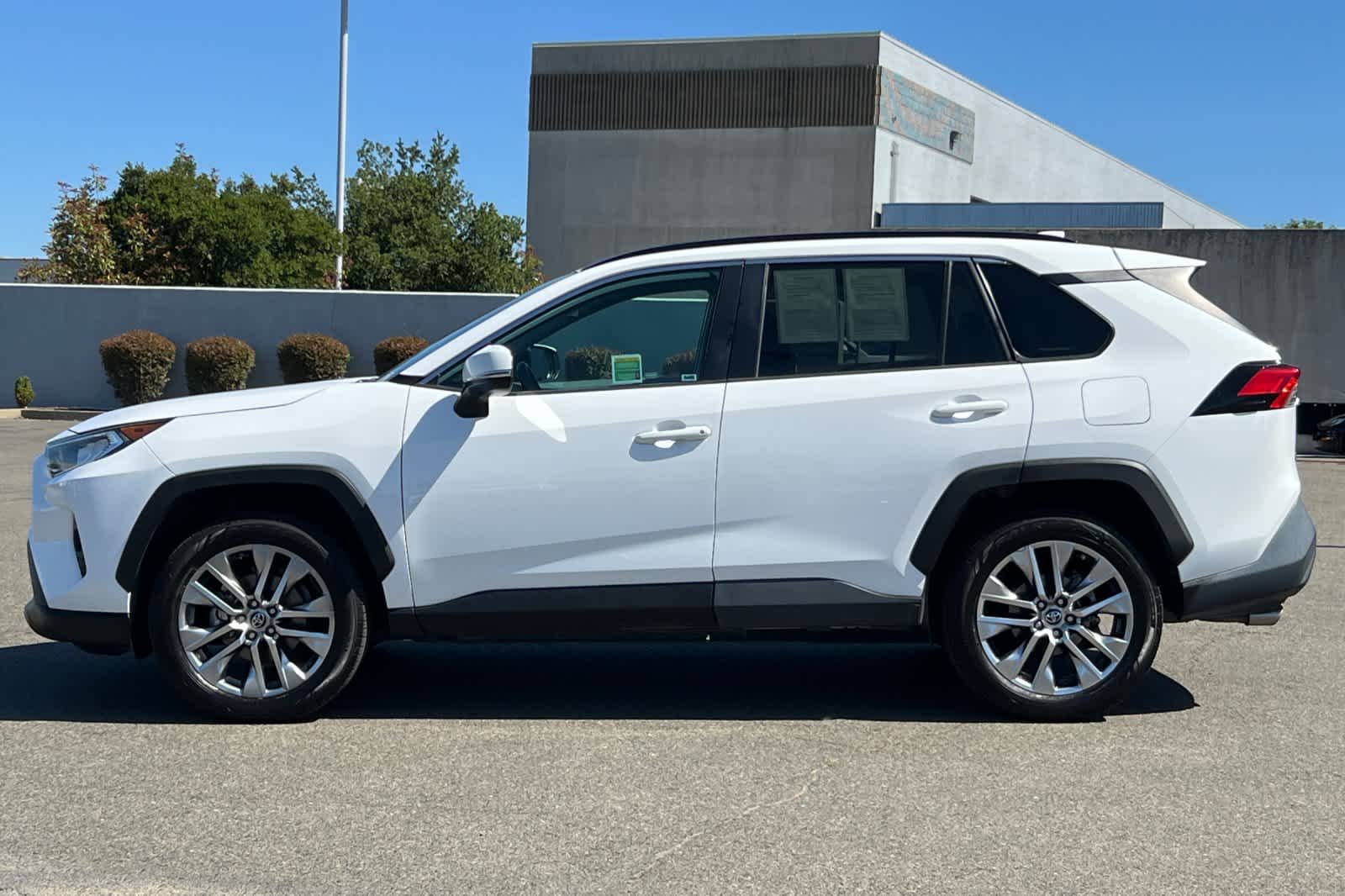 Thumbnail: 2019 Toyota RAV4 - 9