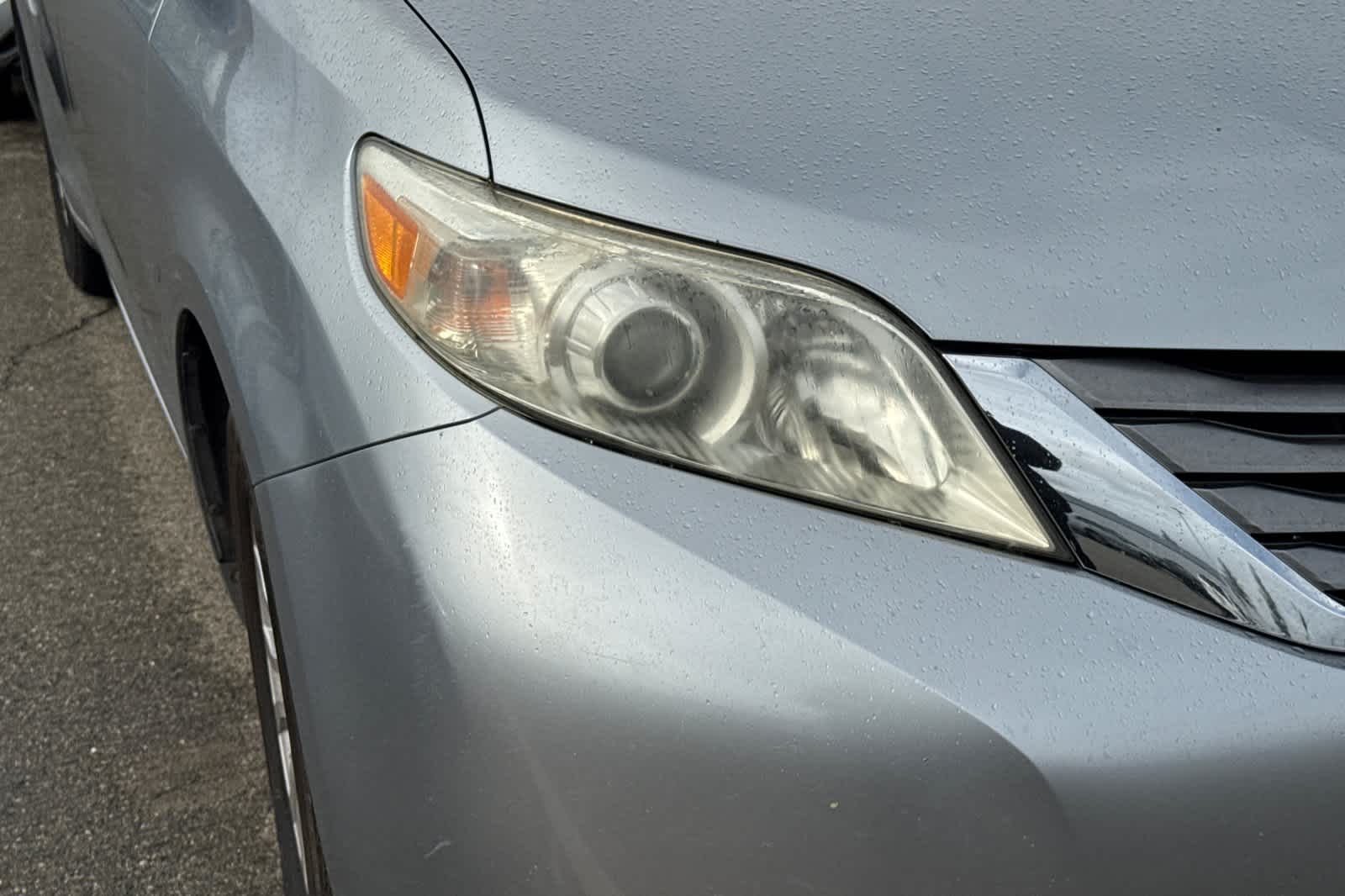 Thumbnail: 2011 Toyota Sienna - 8