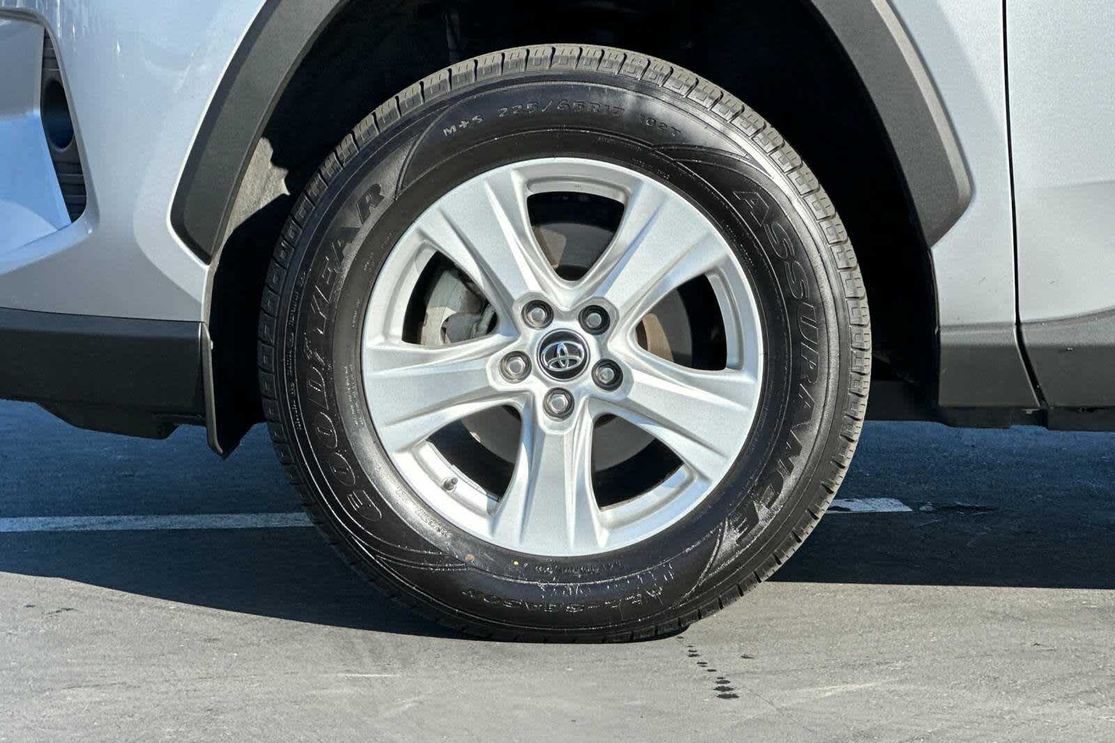 Thumbnail: 2021 Toyota RAV4 - 31