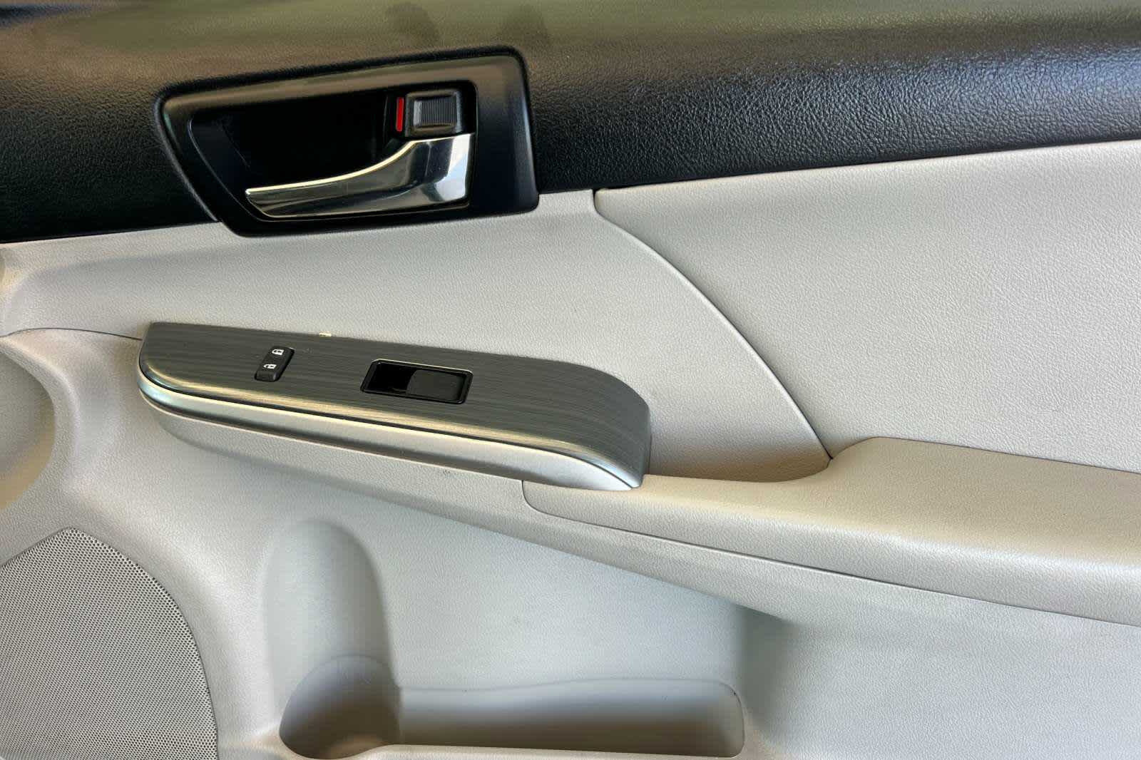 Thumbnail: 2014 Toyota Camry - 18