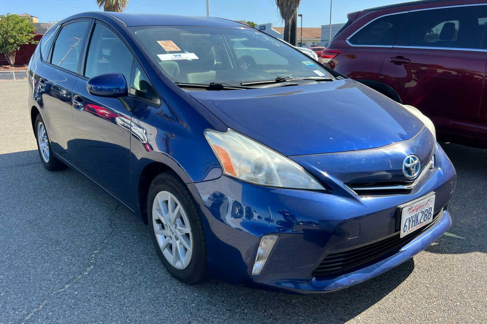 Thumbnail: 2013 Toyota Prius v - 3