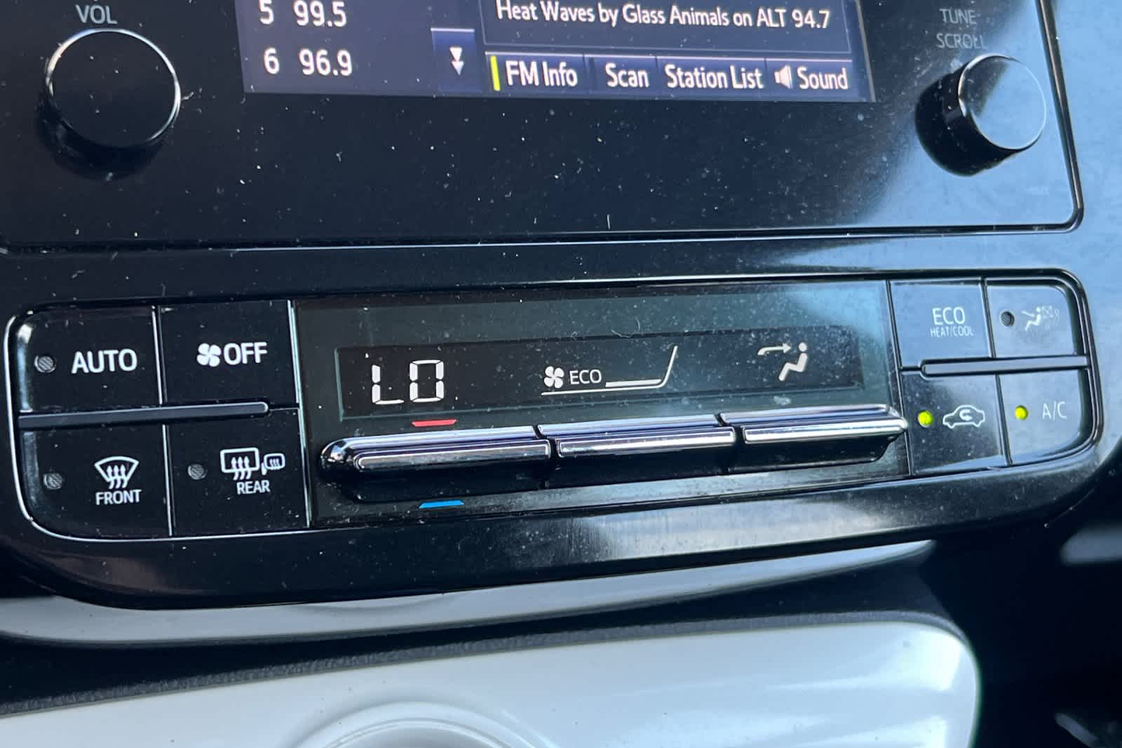 Thumbnail: 2017 Toyota Prius - 21