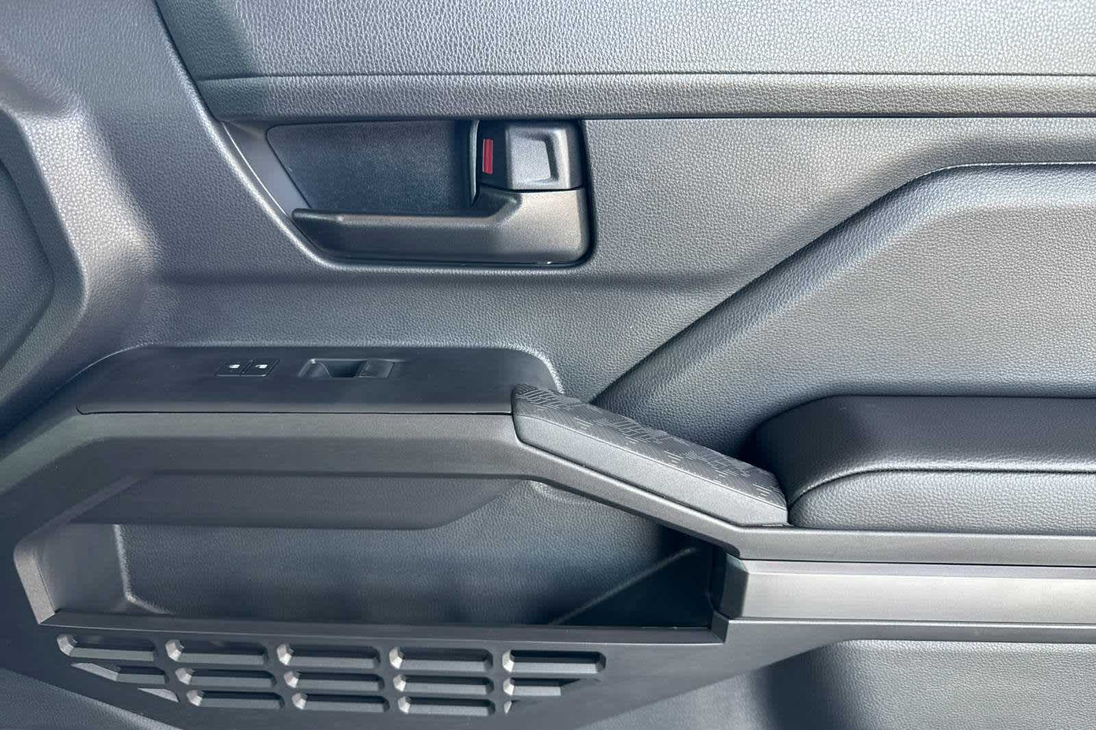 2025 Toyota Tacoma SR5 17