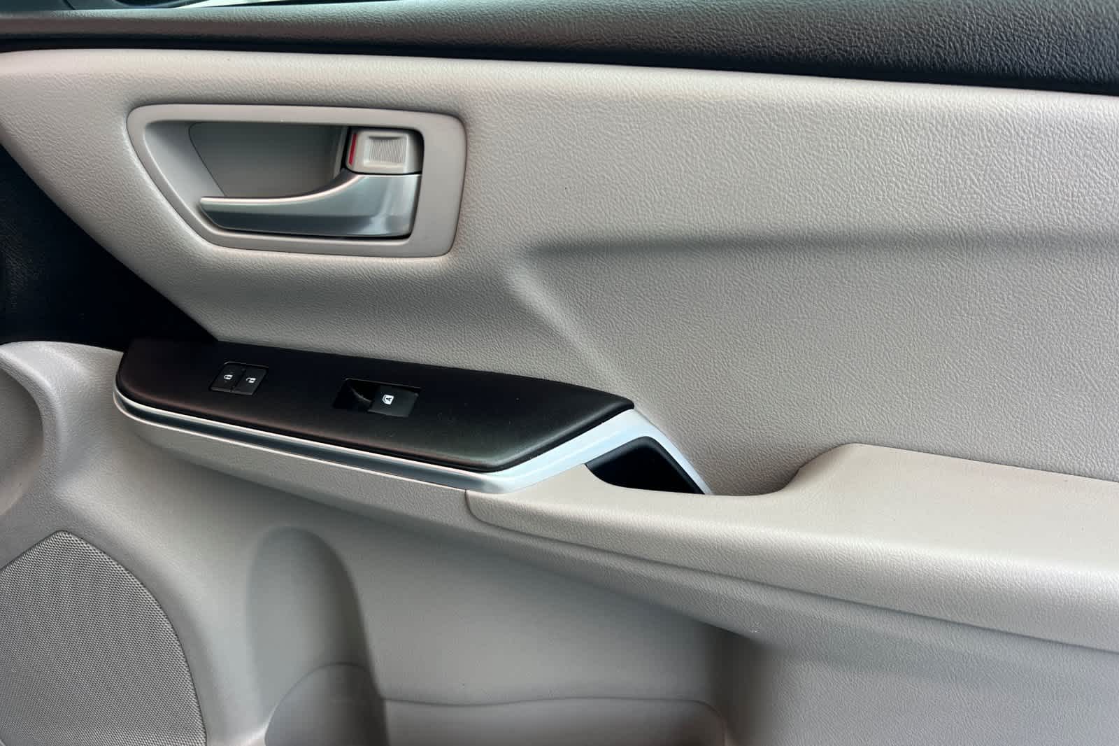 Thumbnail: 2016 Toyota Camry - 16