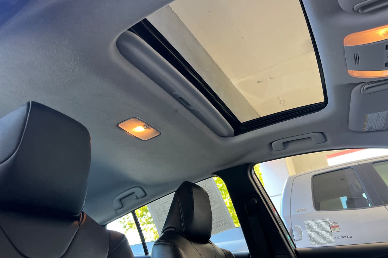 Thumbnail: 2019 Toyota Prius - 17