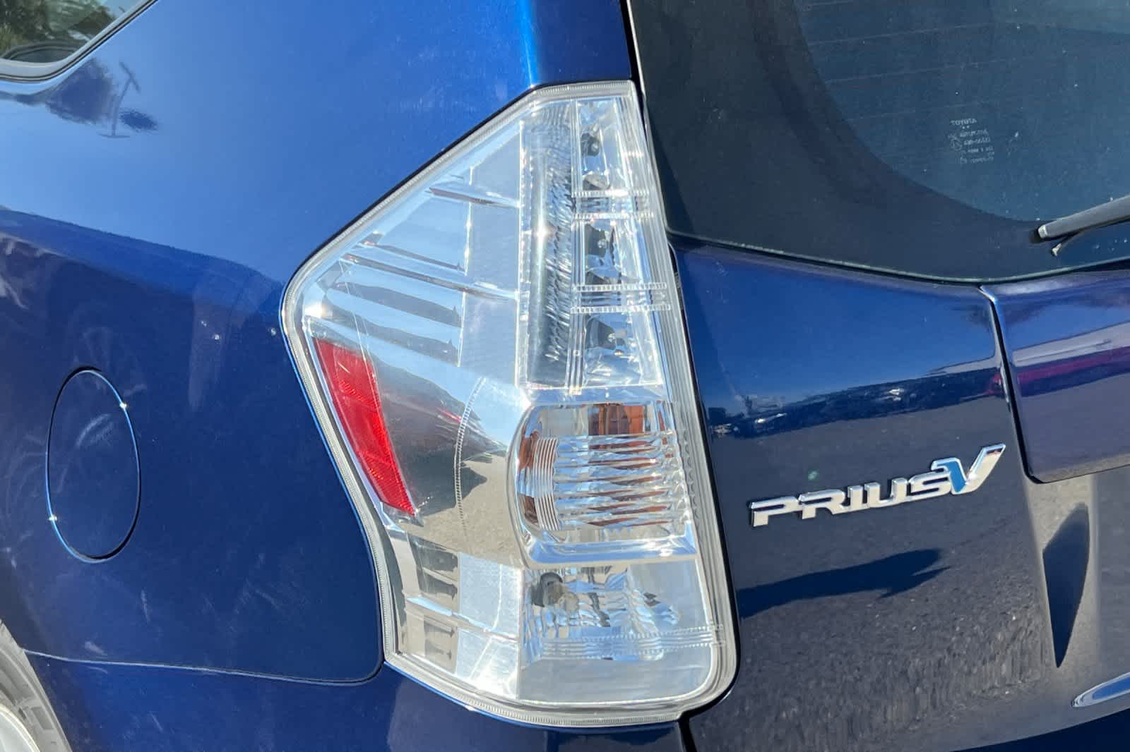 Thumbnail: 2013 Toyota Prius v - 15