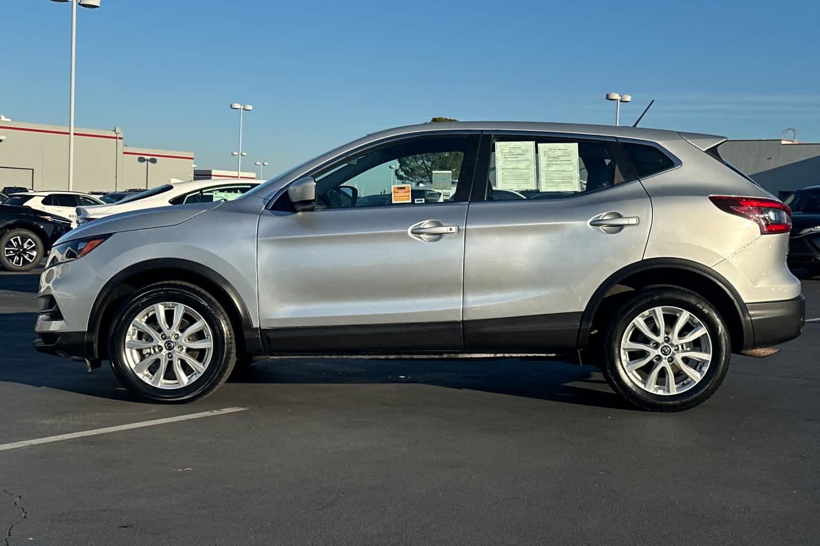 Thumbnail: 2021 Nissan Rogue Sport - 9