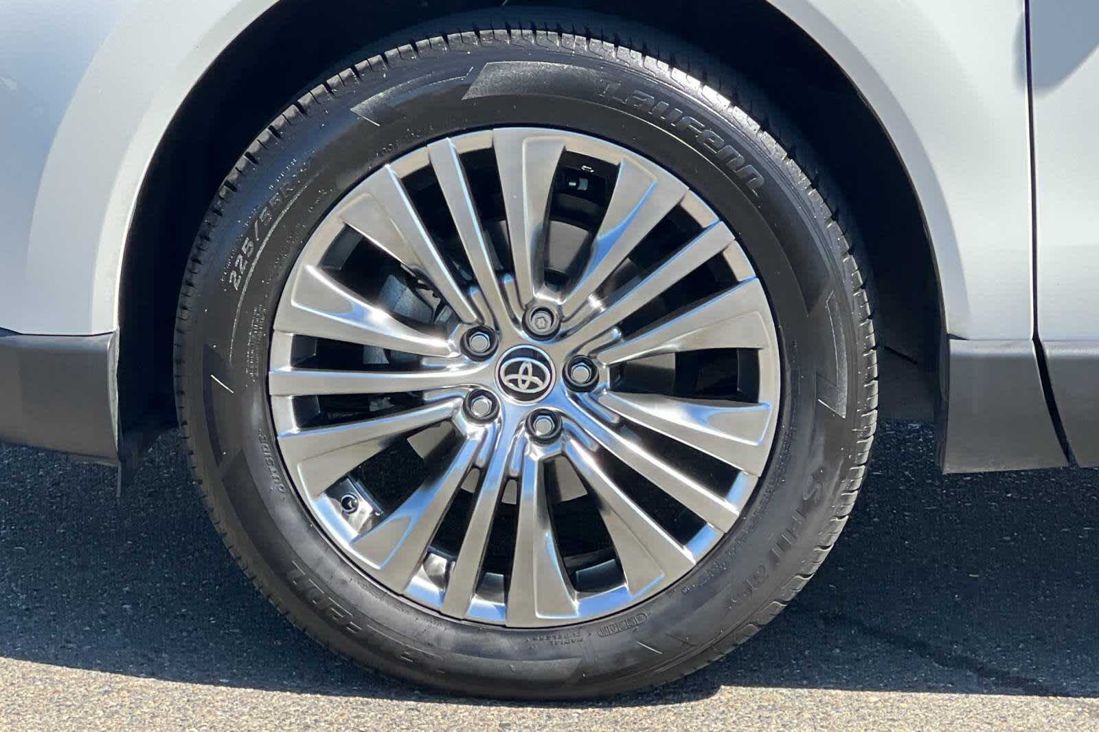 2021 Toyota Venza XLE 29