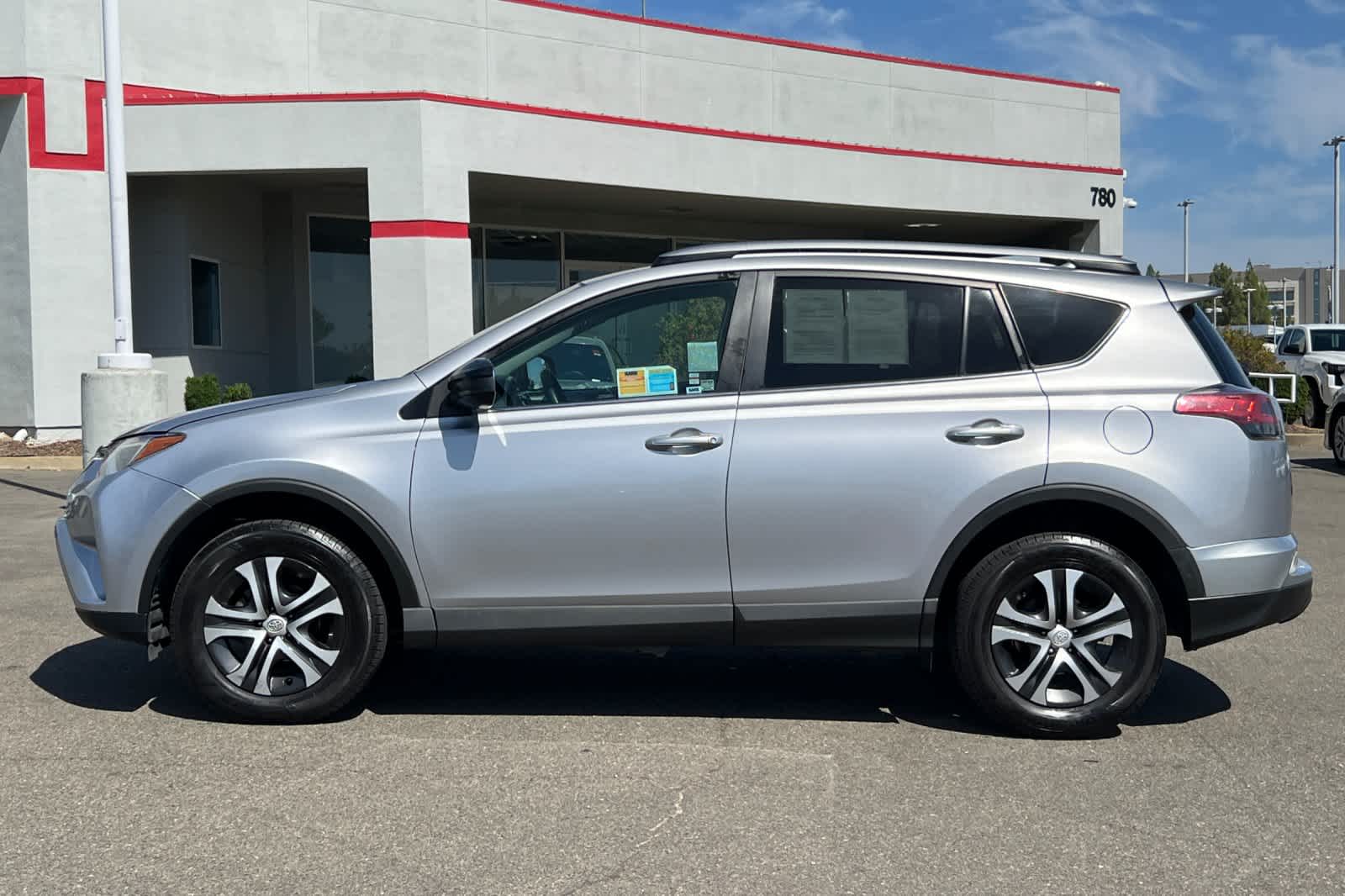 Thumbnail: 2017 Toyota RAV4 - 9