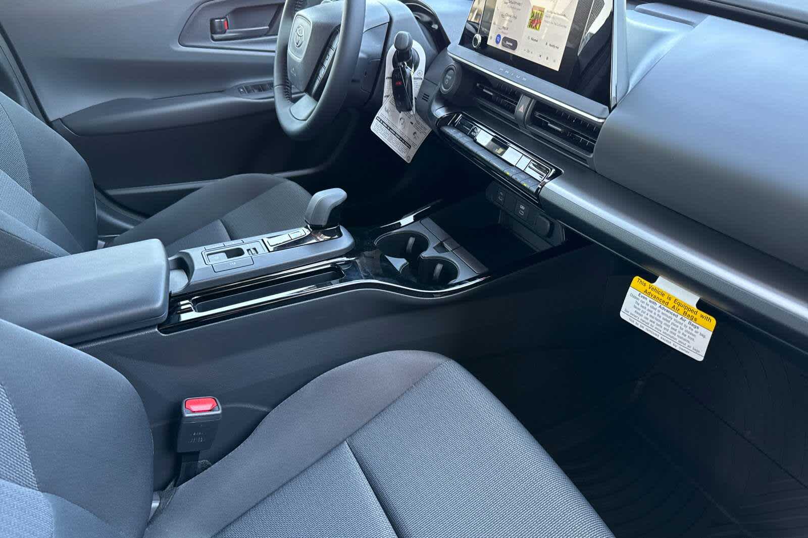 2025 Toyota Prius LE 16