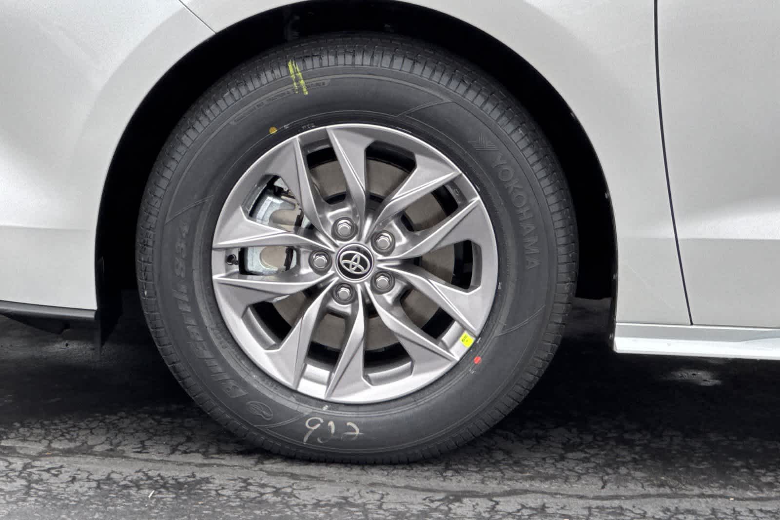 Thumbnail: 2026 Toyota Sienna - 32